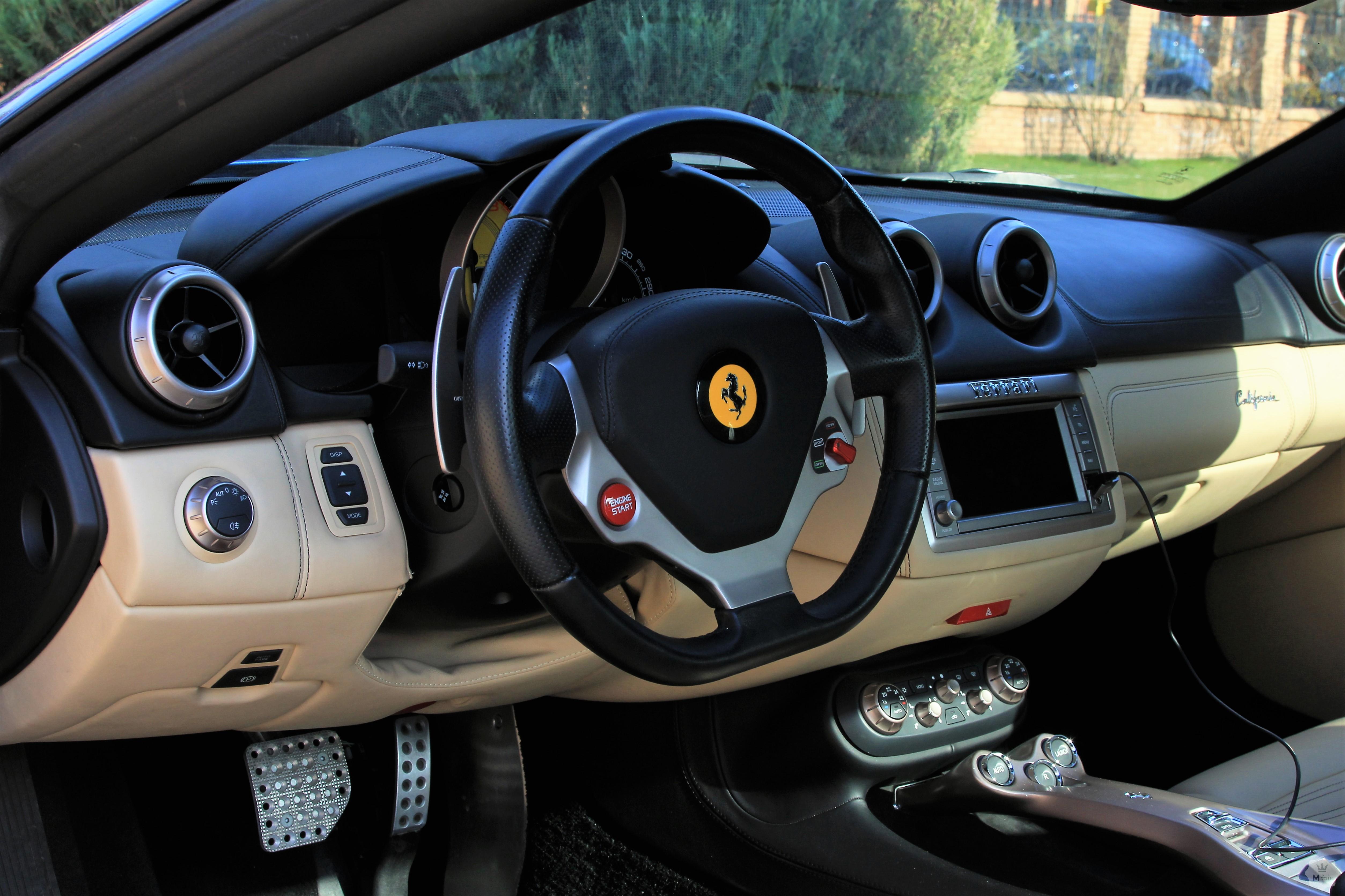 Прокат кабриолета Ferrari California с водителем в Киеве