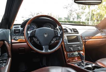 Прокат преимум седана Maserati Quattroporte V8 с водителем в Одессе