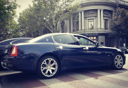 Прокат преимум седана Maserati Quattroporte V8 с водителем в Одессе