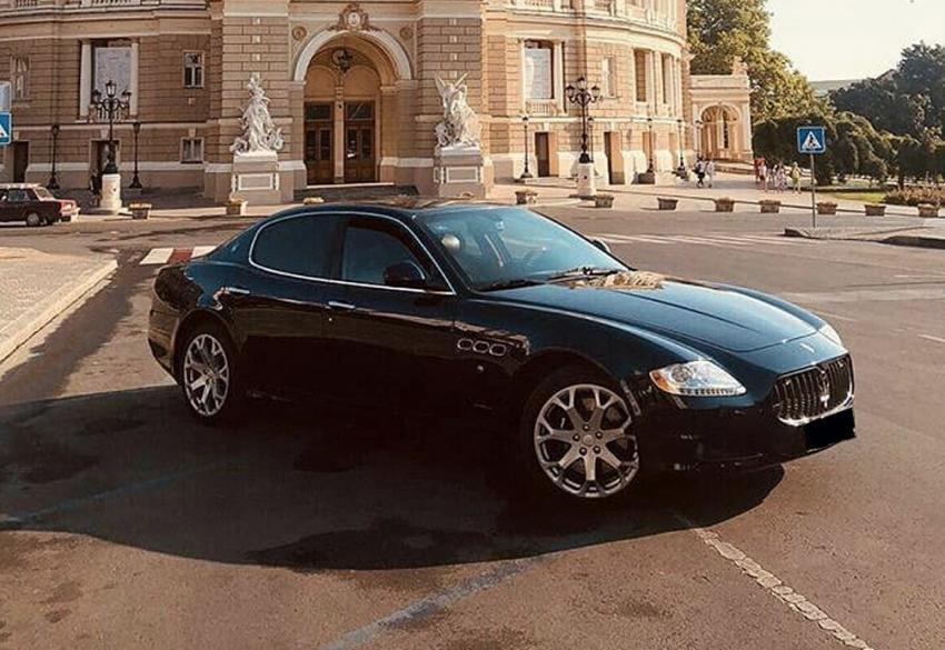 Прокат преимум седана Maserati Quattroporte V8 с водителем в Одессе