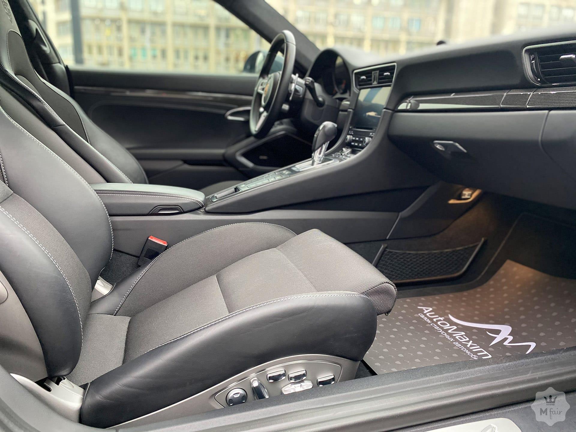 Продажа спорткара Porsche 911 Carrera 4 '2017 в Киеве