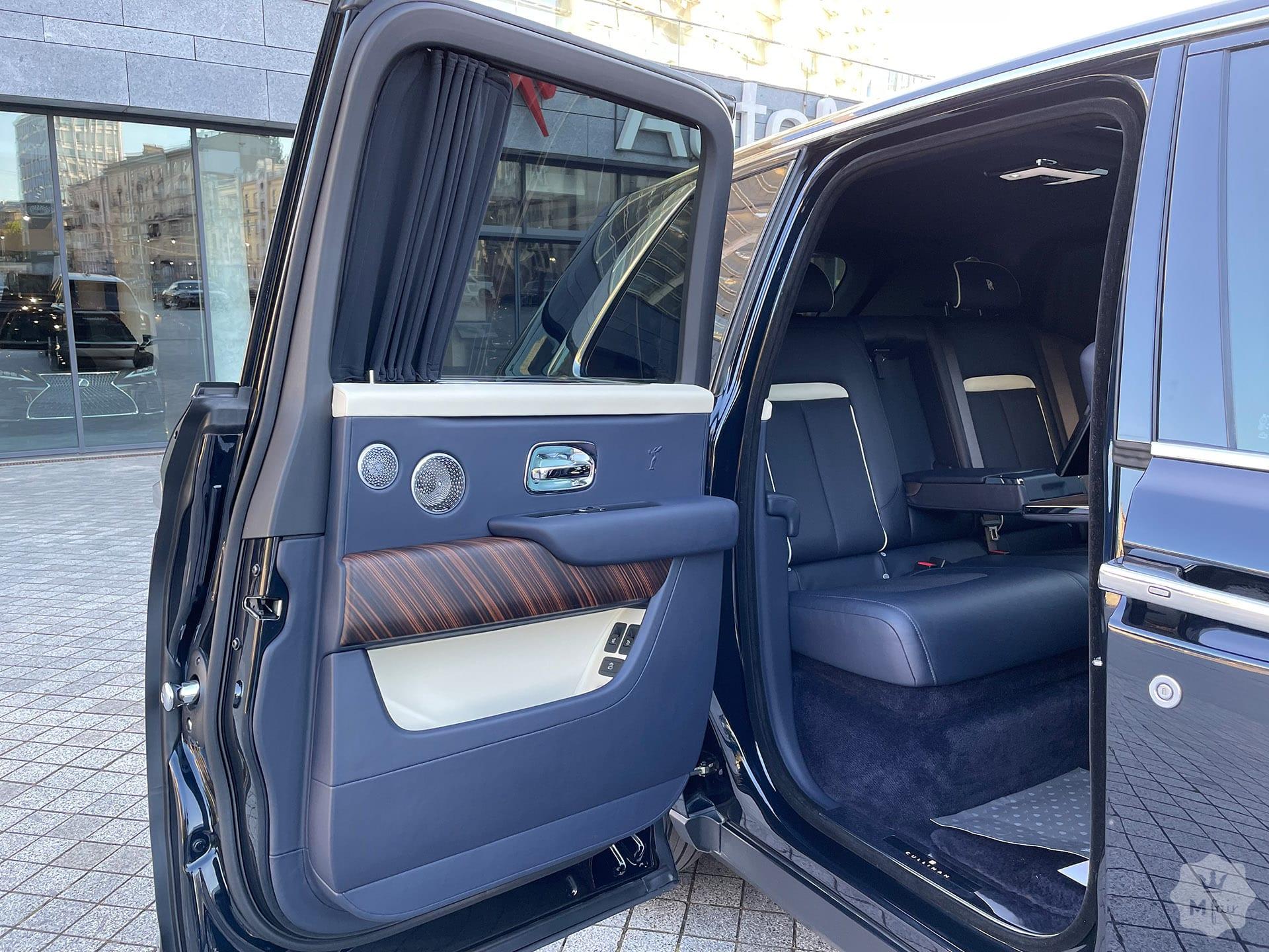 Продажа внедорожника Rolls Royce Cullinan Bespoke '2019 в Киеве