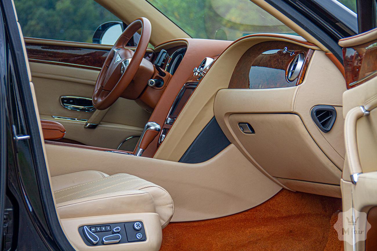 Прокат люкс седана Bentley Continental Flying Spur W12 '2015 в Киеве