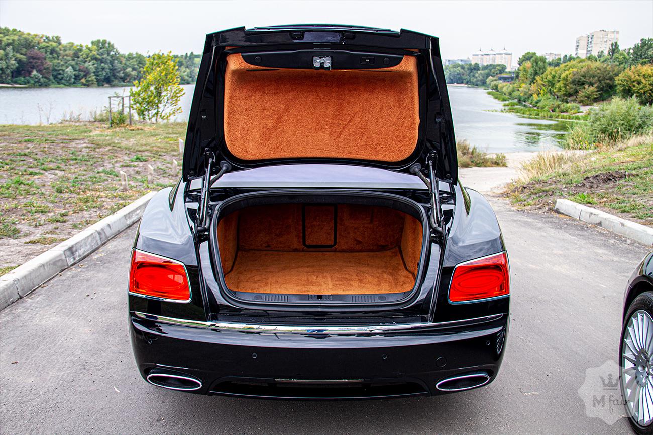 Прокат люкс седана Bentley Continental Flying Spur W12 '2015 в Киеве