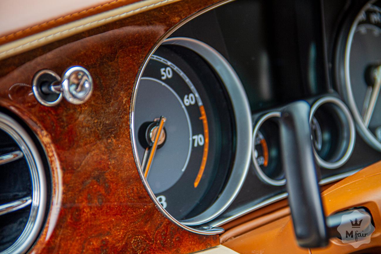 Прокат люкс седана Bentley Continental Flying Spur W12 '2015 в Киеве