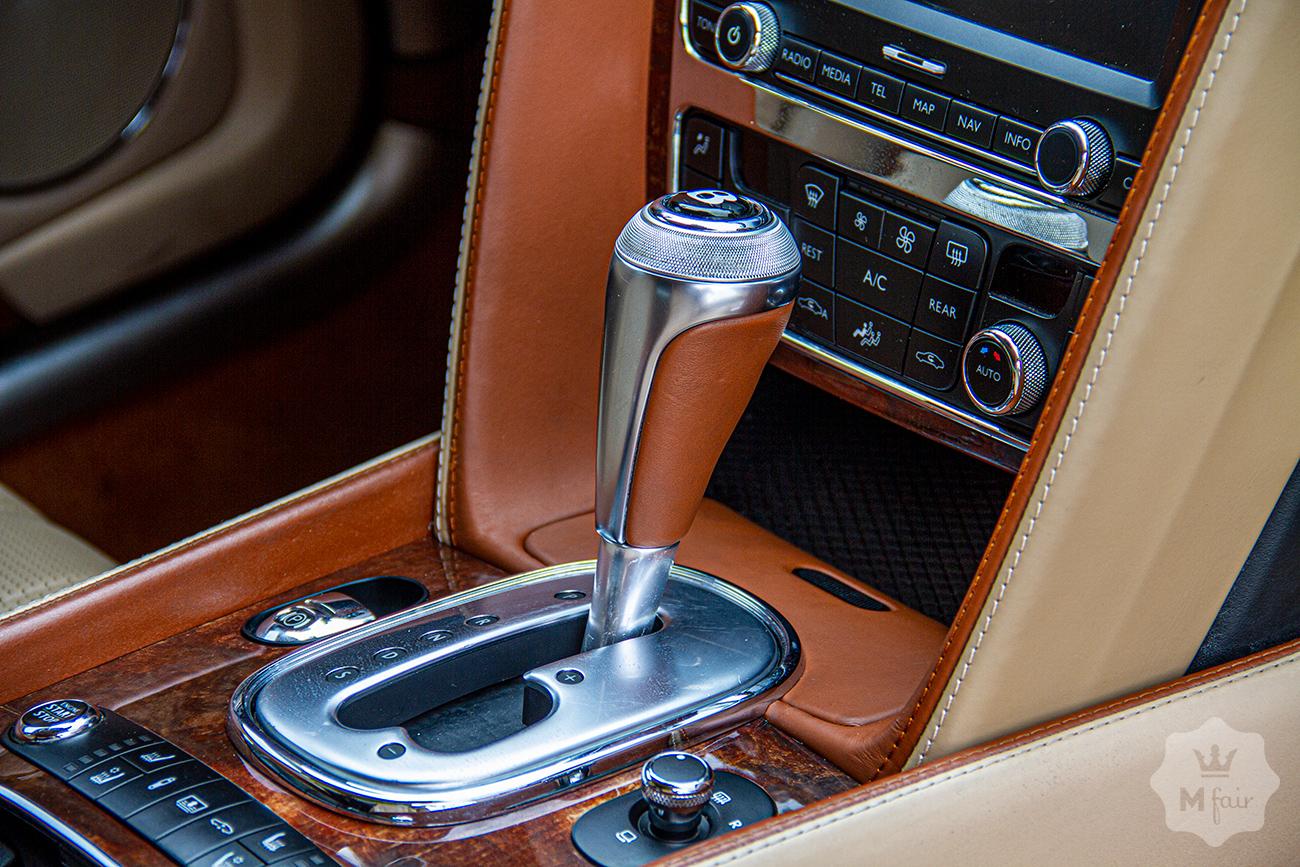 Прокат люкс седана Bentley Continental Flying Spur W12 '2015 в Киеве