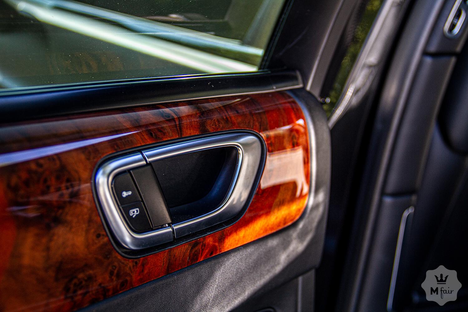 Прокат седана Bentley Continental Flying Spur с водителем в Киеве