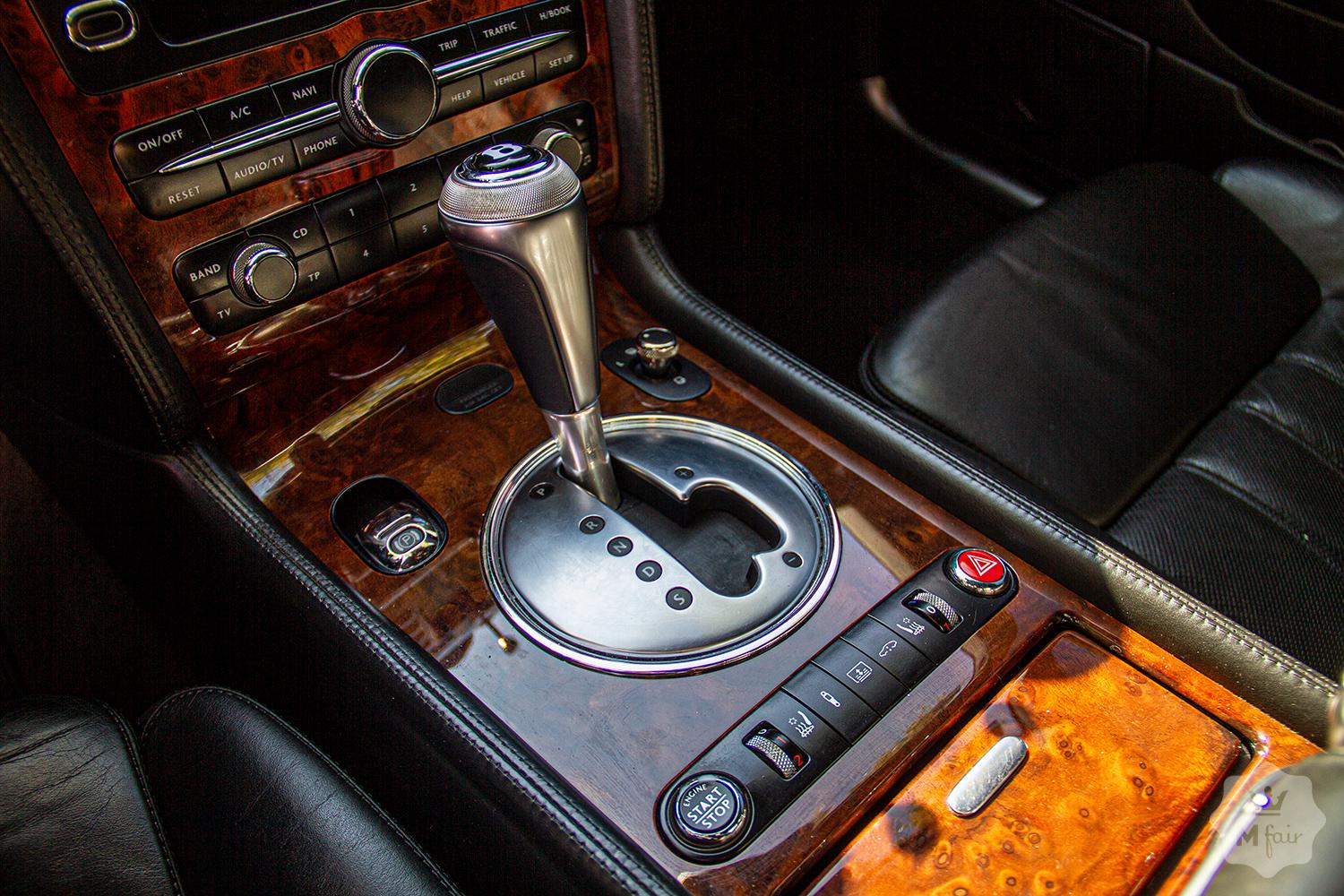 Прокат седана Bentley Continental Flying Spur с водителем в Киеве