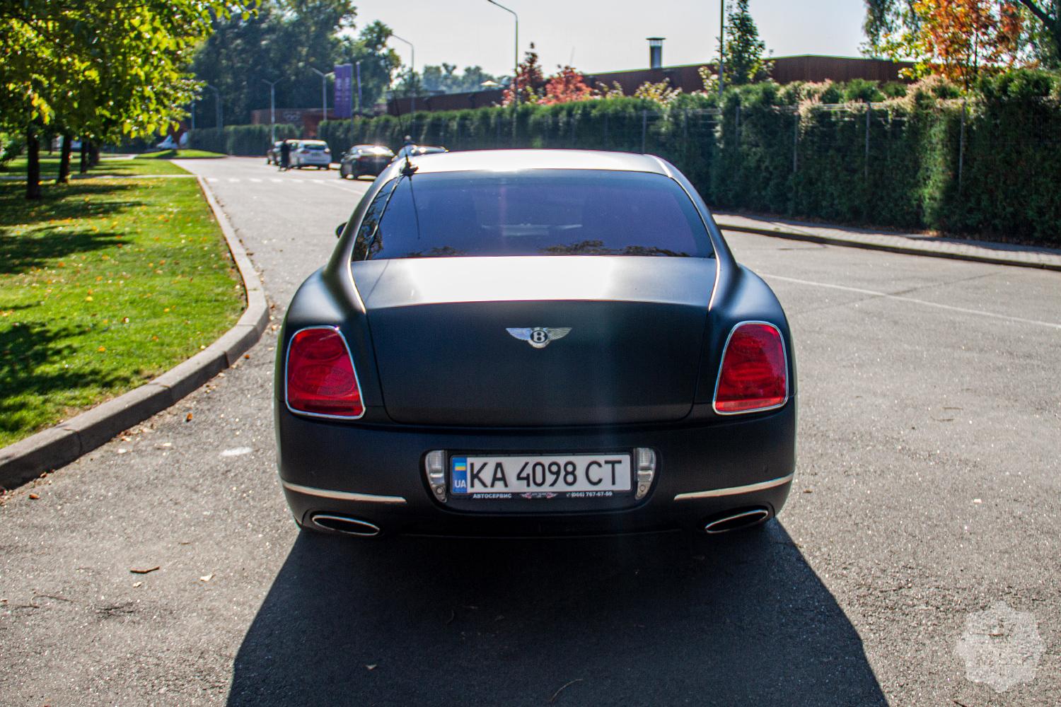 Прокат седана Bentley Continental Flying Spur с водителем в Киеве
