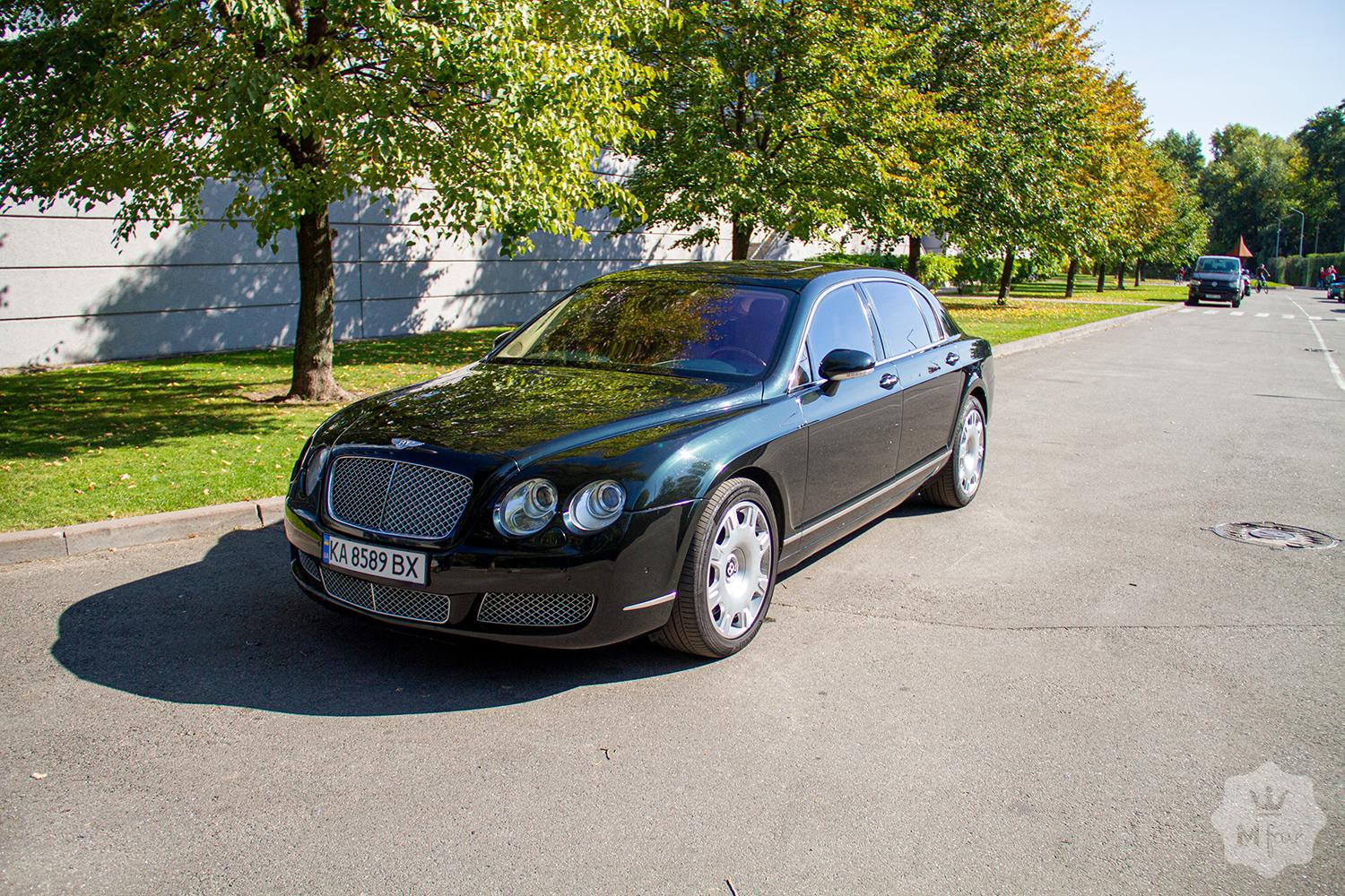 Прокат роскошного Bentley Continental Flying Spur с водителем в Киеве
