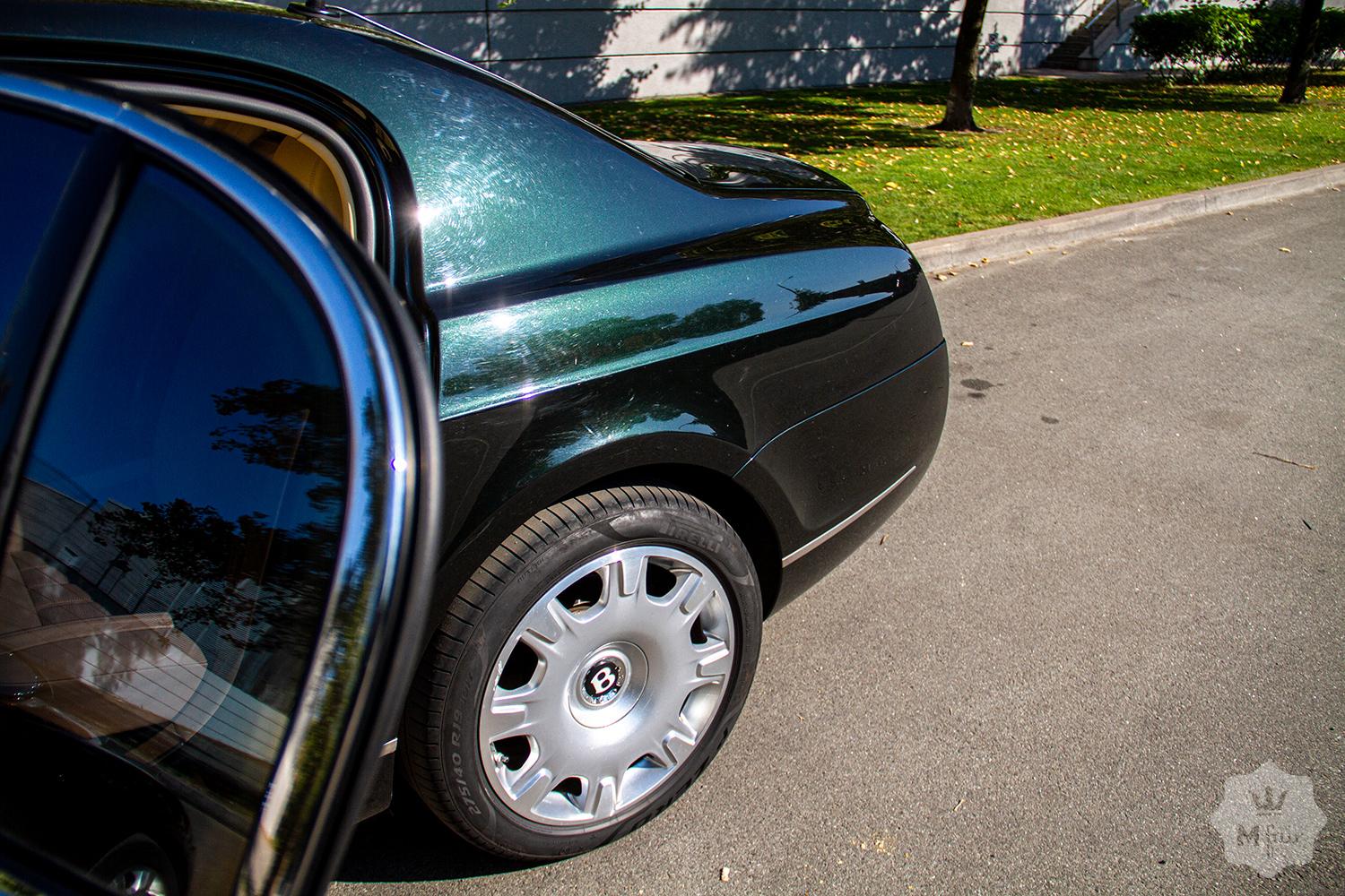 Прокат роскошного Bentley Continental Flying Spur с водителем в Киеве