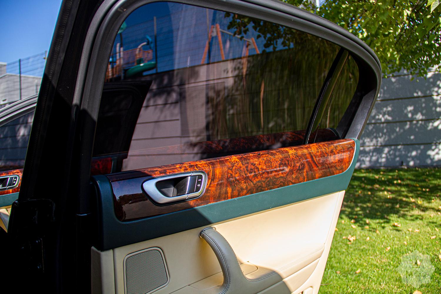 Прокат роскошного Bentley Continental Flying Spur с водителем в Киеве