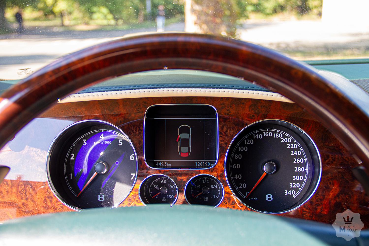 Прокат роскошного Bentley Continental Flying Spur с водителем в Киеве