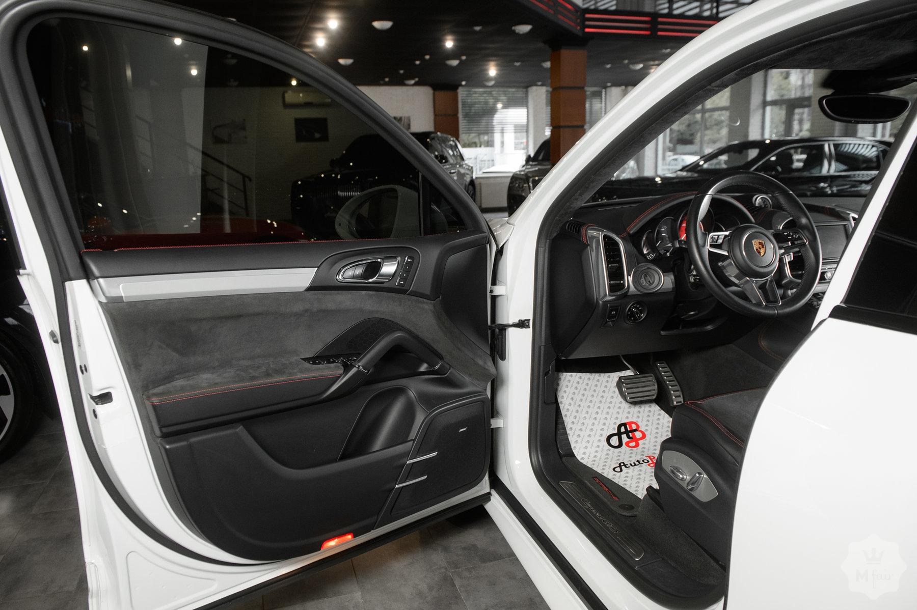 Продажа спорт кроссовера Porsche Cayenne GTS '2016 в Одессе