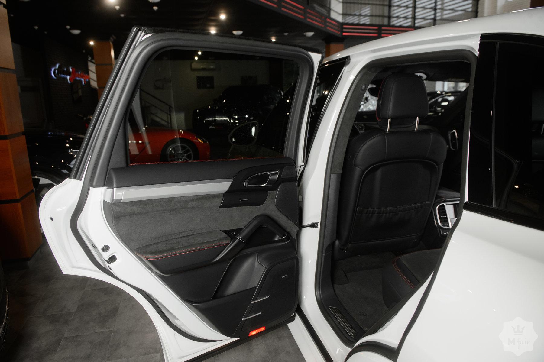 Продажа спорт кроссовера Porsche Cayenne GTS '2016 в Одессе