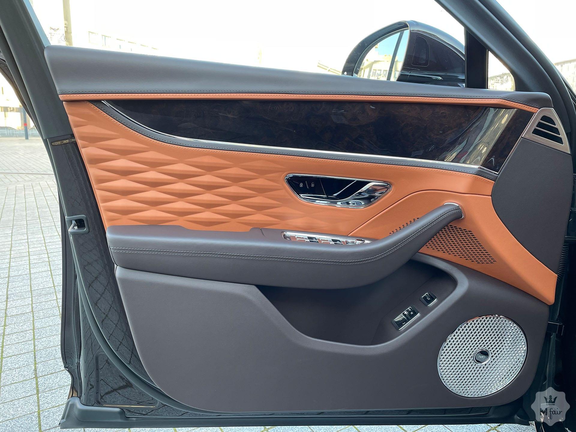 Продажа нового седана Bentley Flying Spur V8 '2021 в Киеве