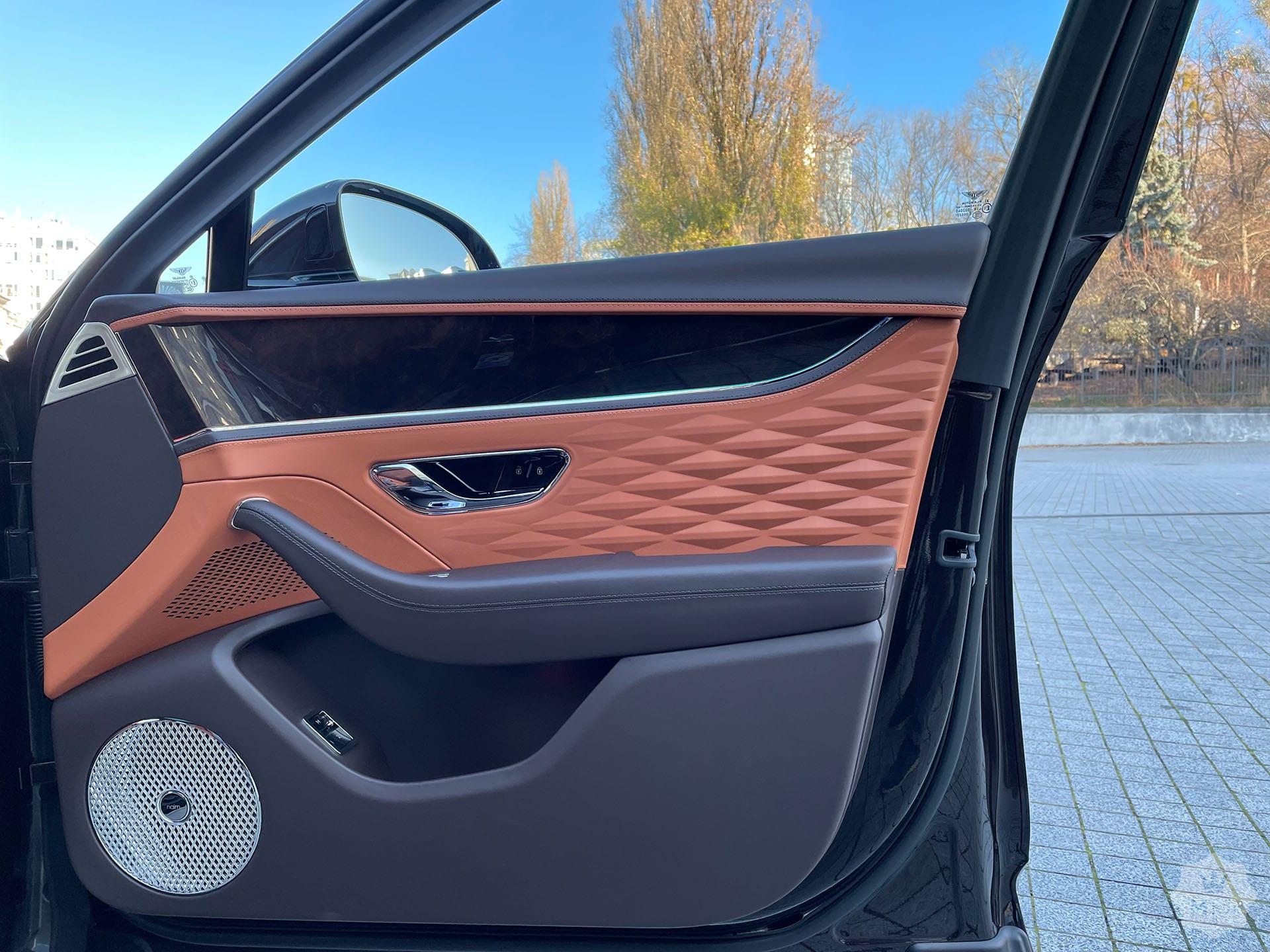 Продажа нового седана Bentley Flying Spur V8 '2021 в Киеве