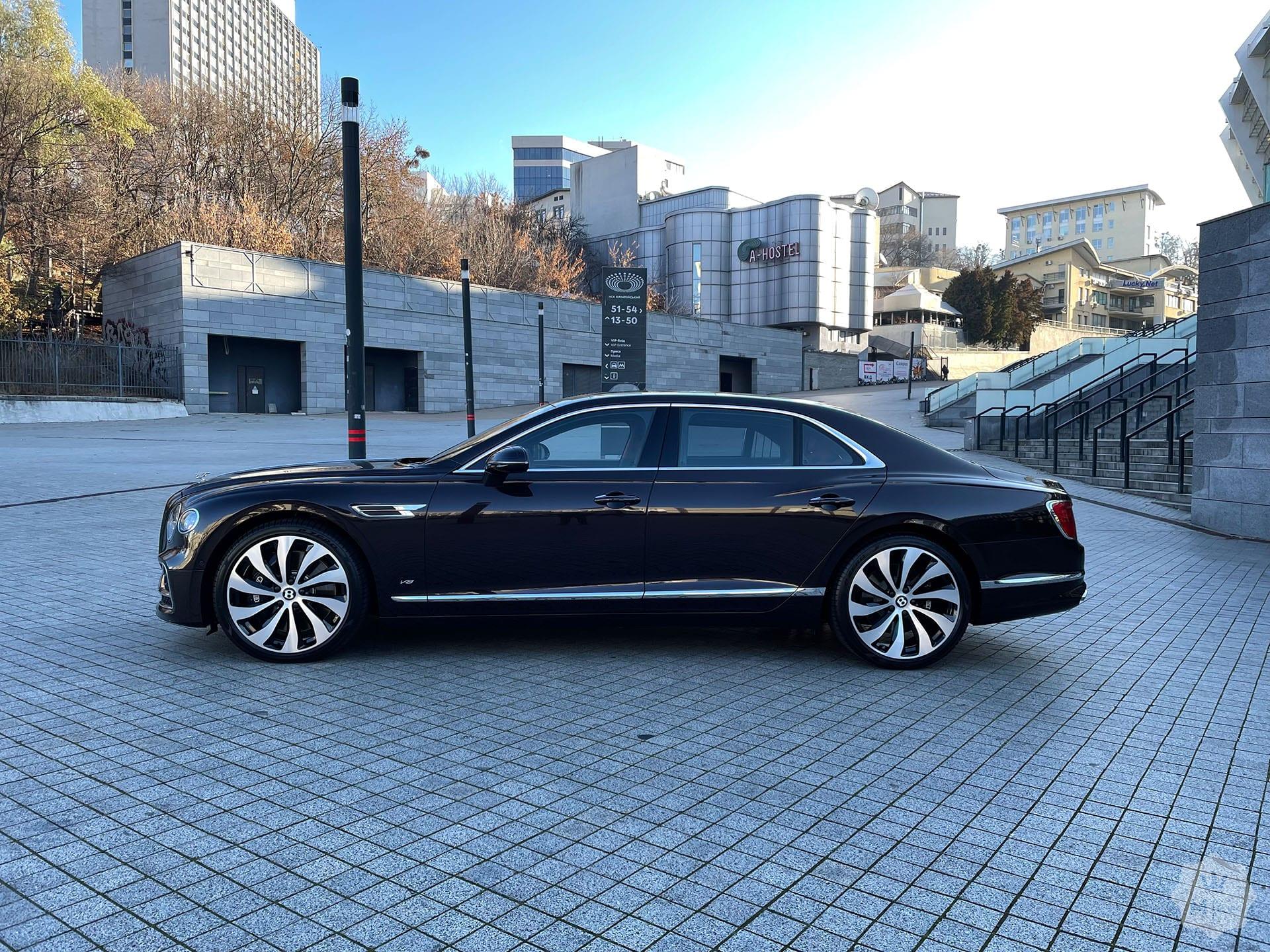 Продажа нового седана Bentley Flying Spur V8 '2021 в Киеве