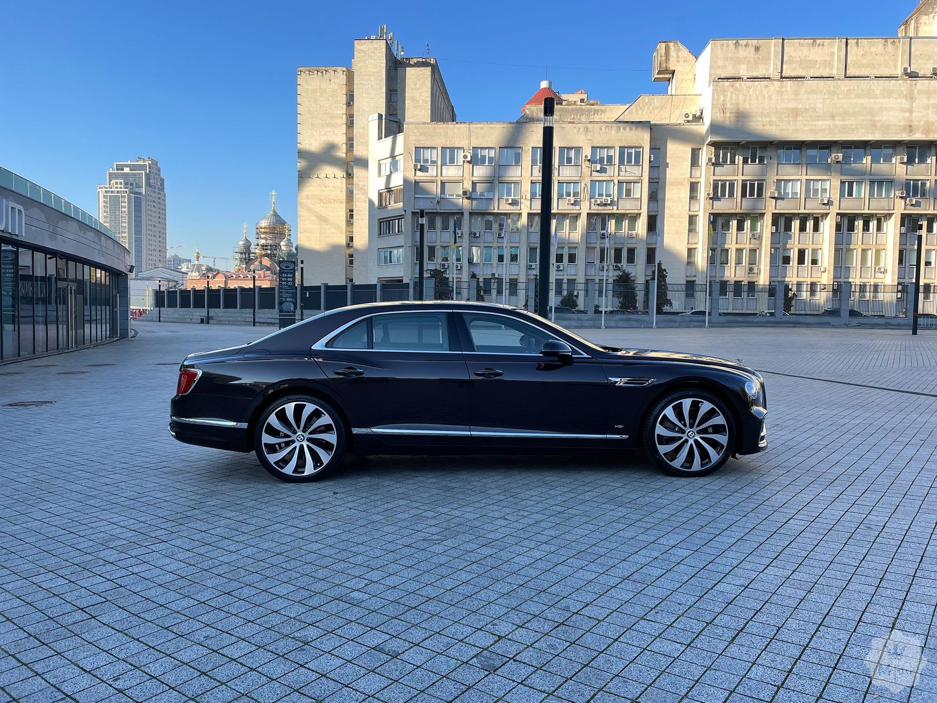 Продажа нового седана Bentley Flying Spur V8 '2021 в Киеве