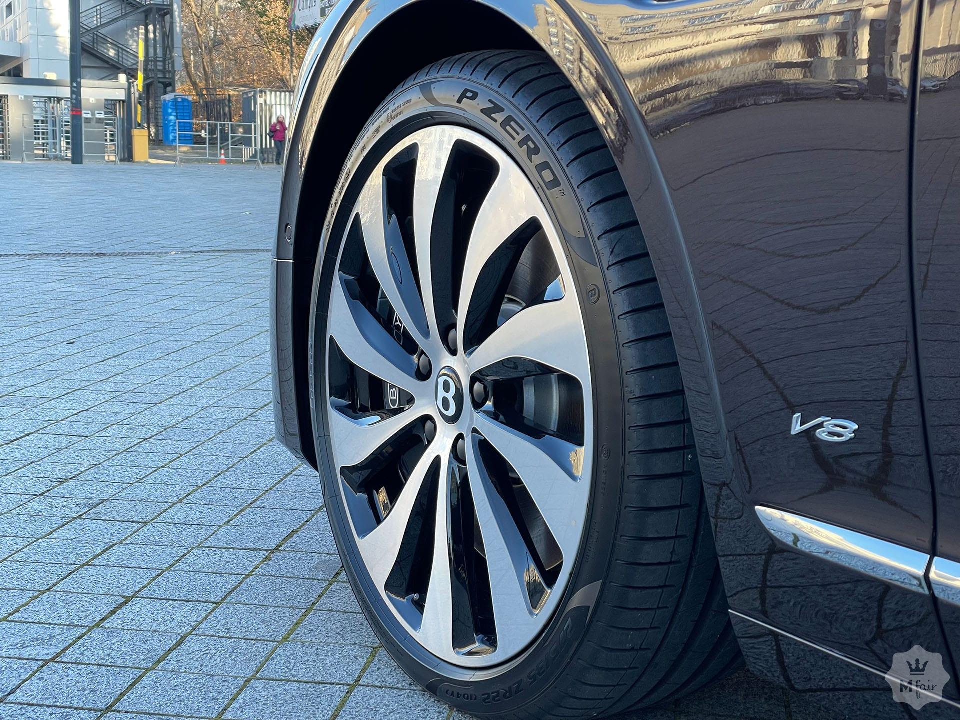 Продажа нового седана Bentley Flying Spur V8 '2021 в Киеве