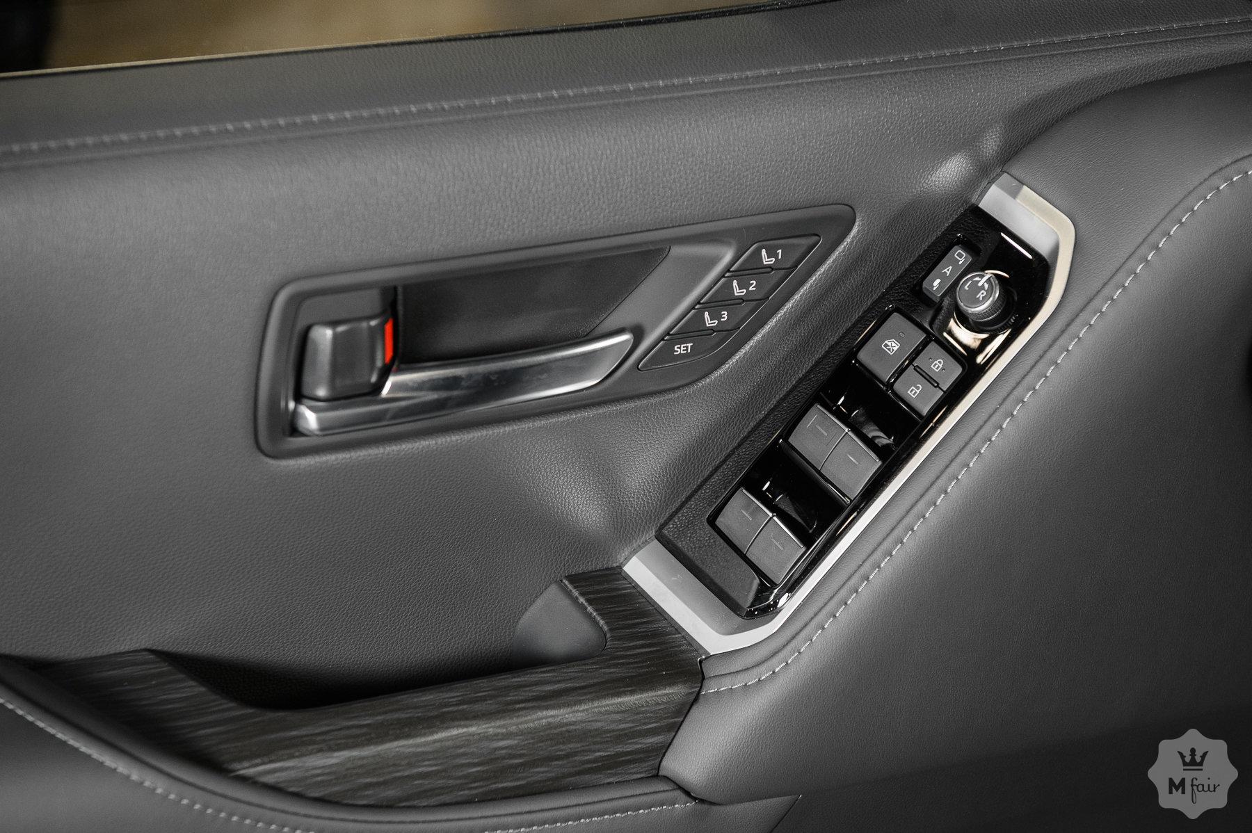 Продажа нового официального Toyota Land Cruiser 300 '2021 в Одессе