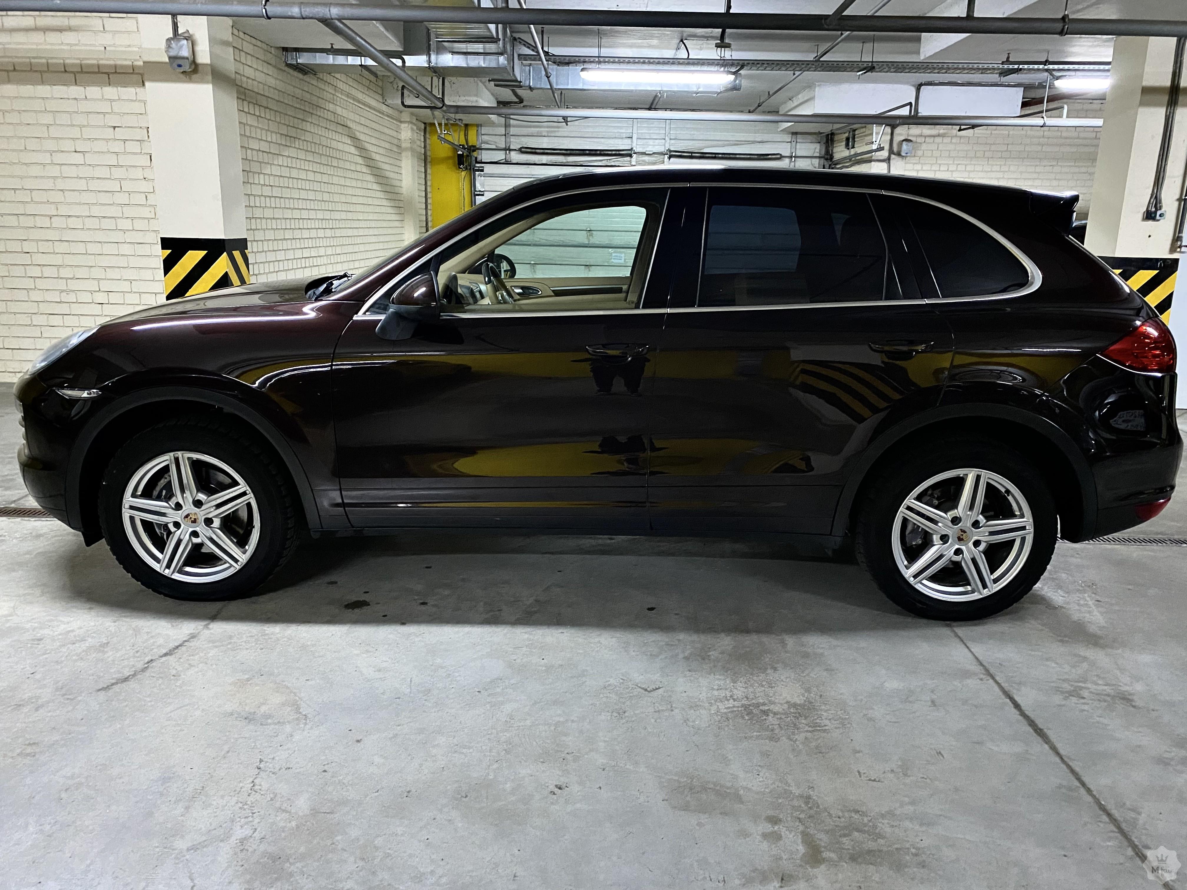 Продажа официального кроссовера Porsche Cayenne '2013 в Киеве