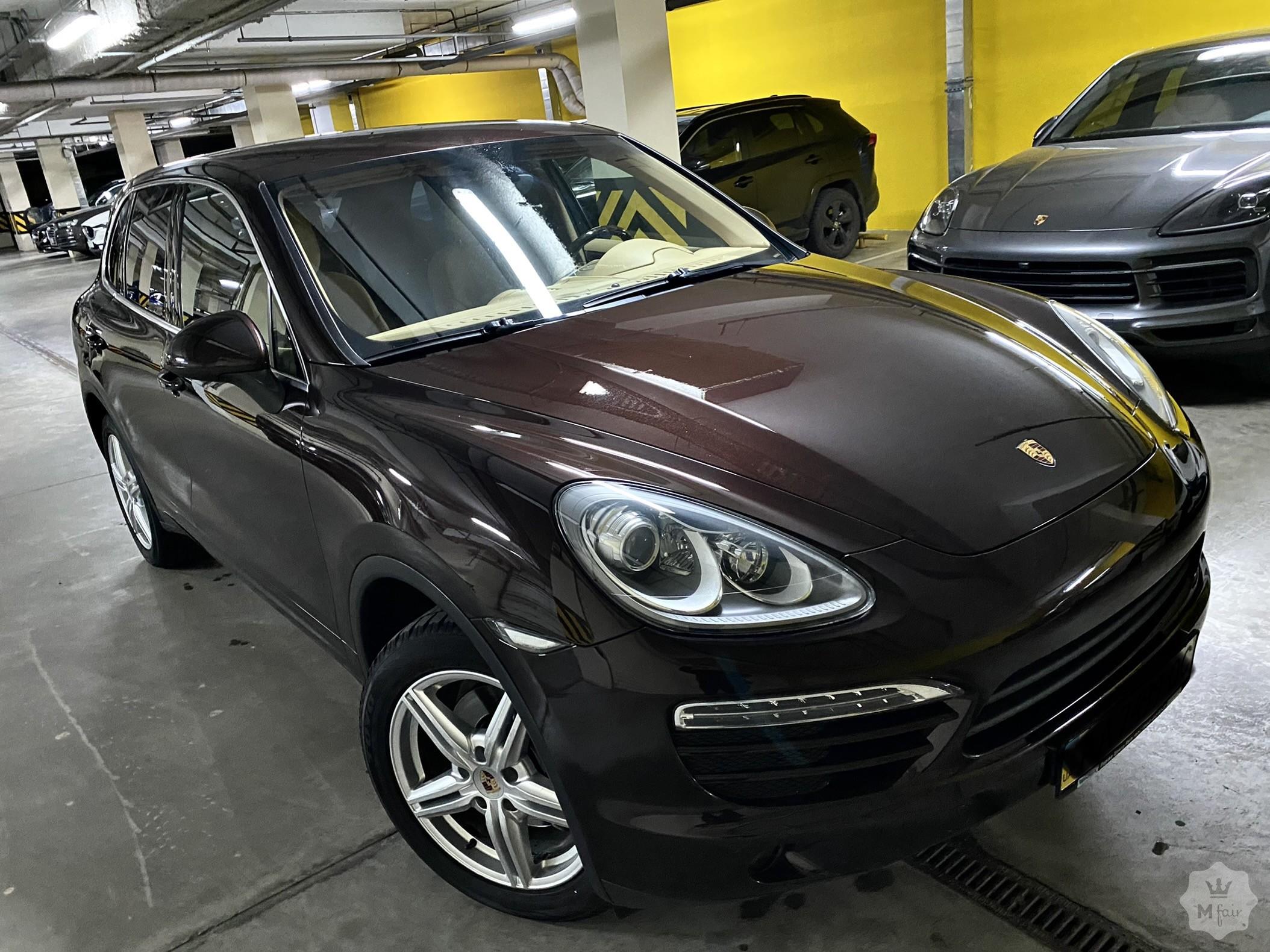 Продажа официального кроссовера Porsche Cayenne '2013 в Киеве