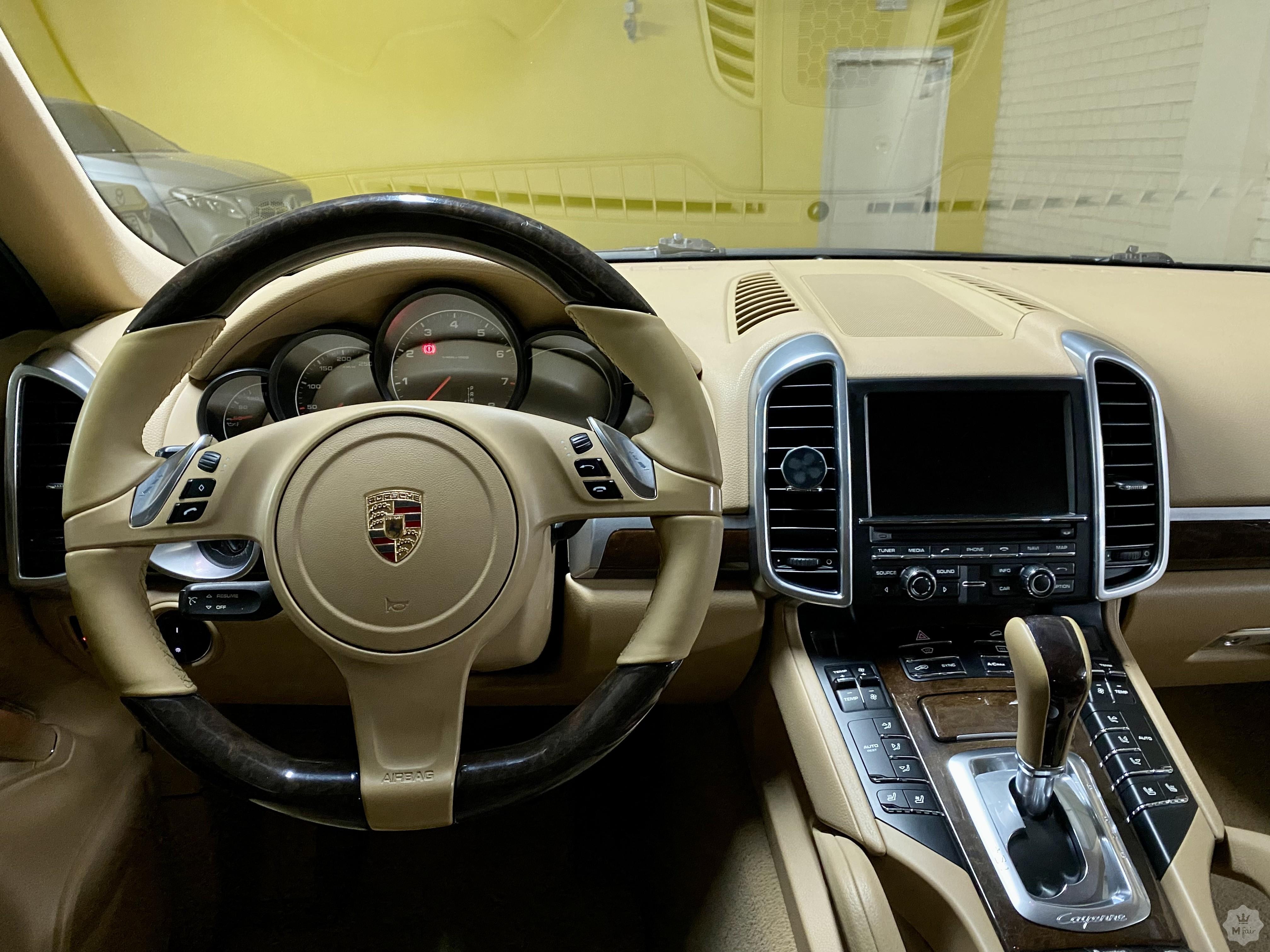 Продажа официального кроссовера Porsche Cayenne '2013 в Киеве