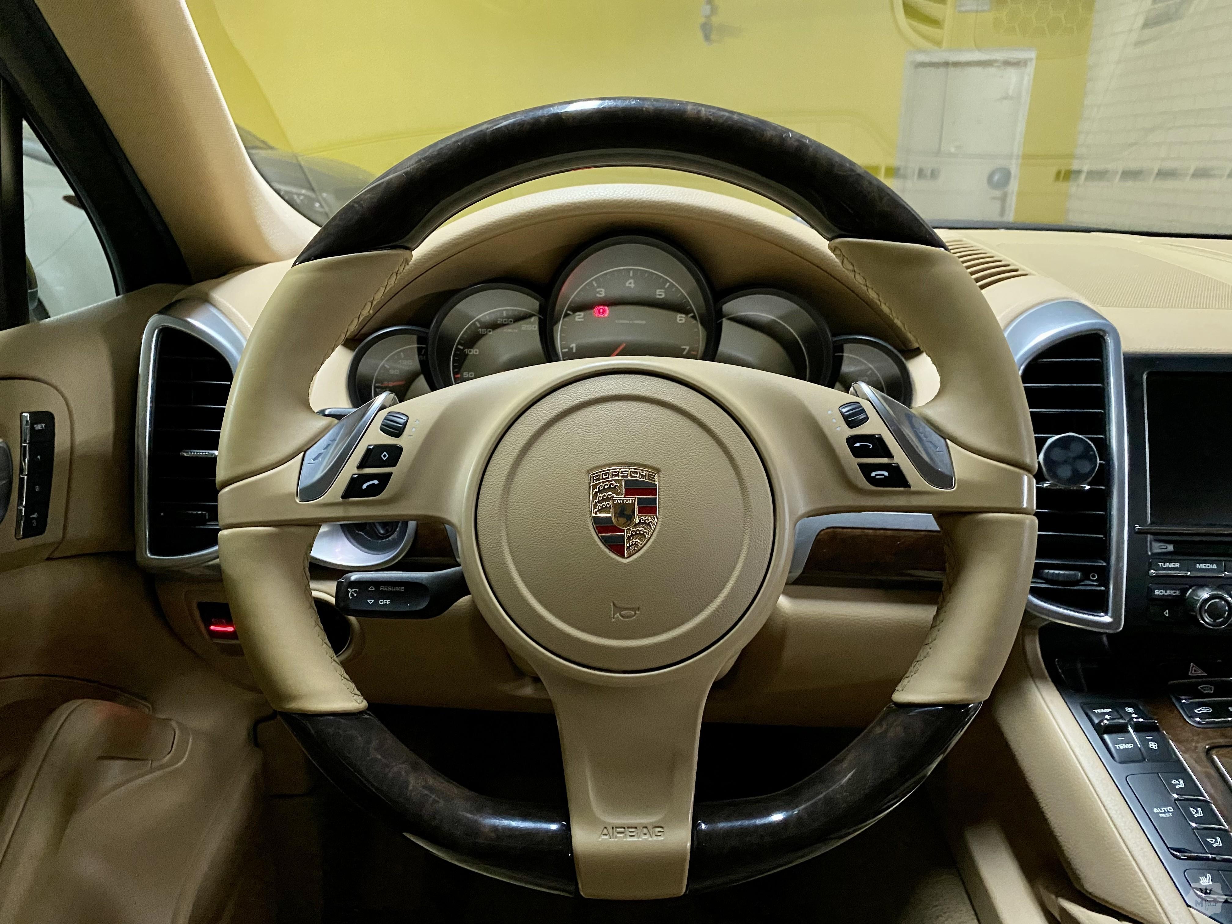 Продажа официального кроссовера Porsche Cayenne '2013 в Киеве