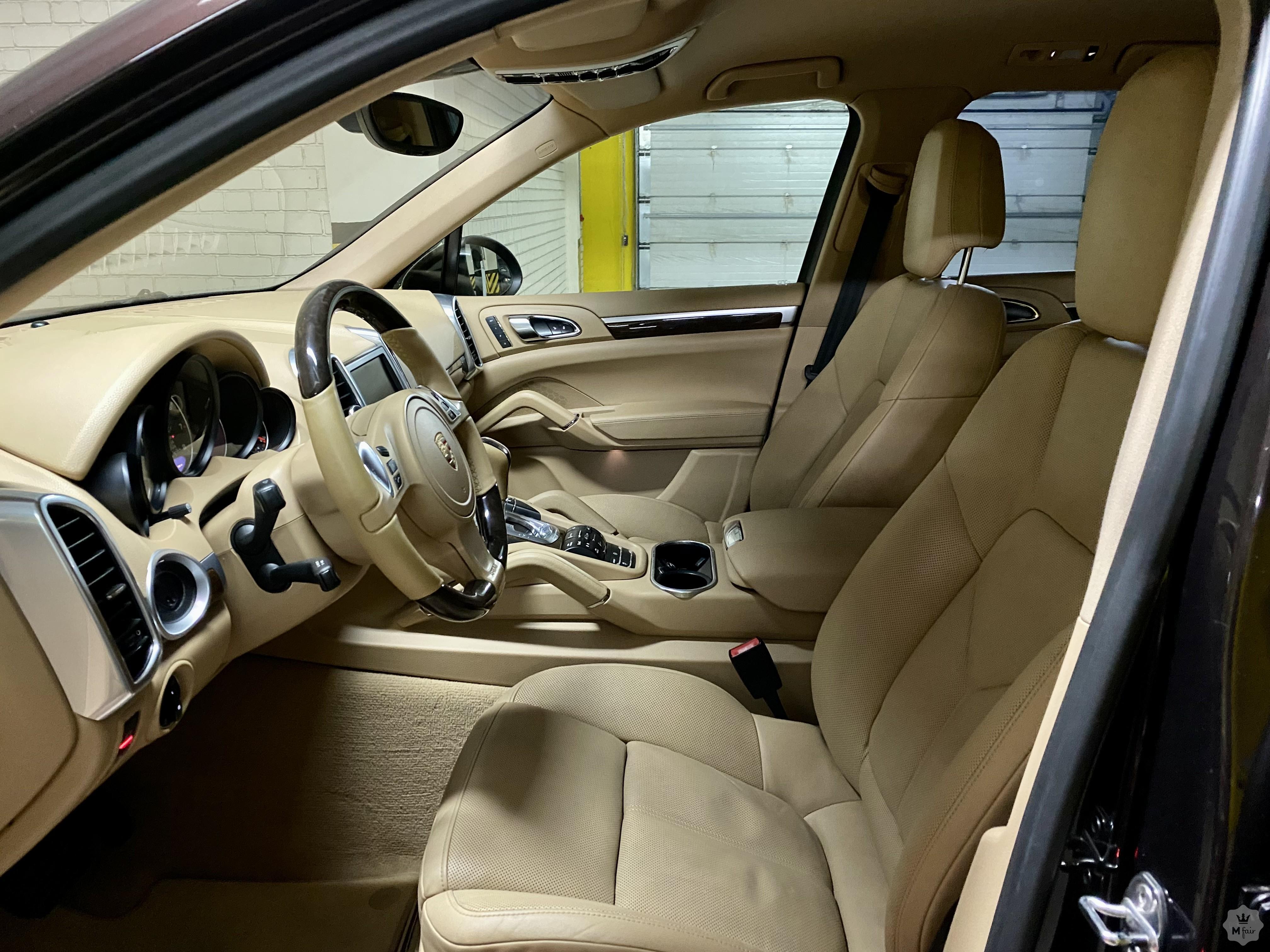 Продажа официального кроссовера Porsche Cayenne '2013 в Киеве