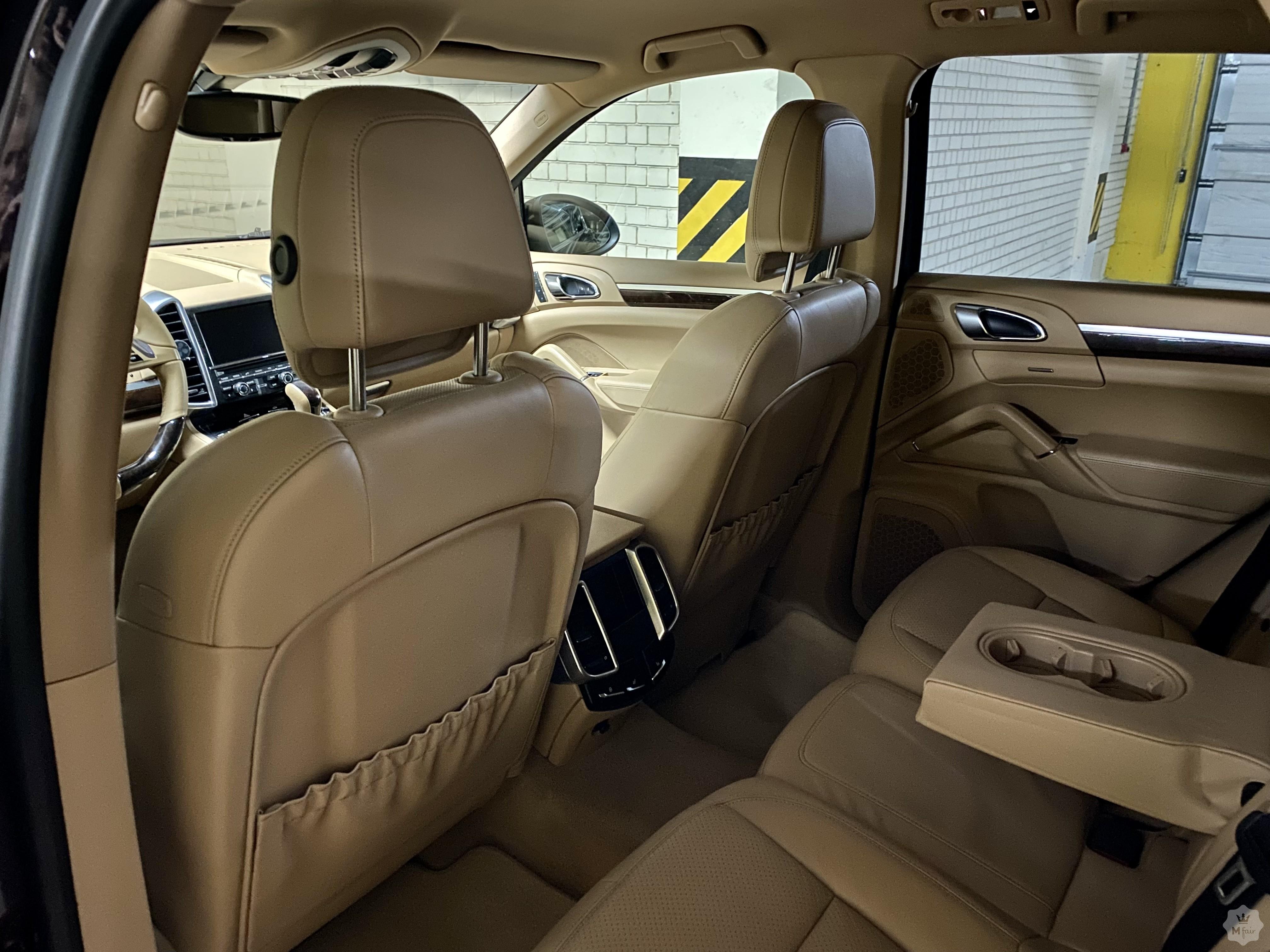 Продажа официального кроссовера Porsche Cayenne '2013 в Киеве