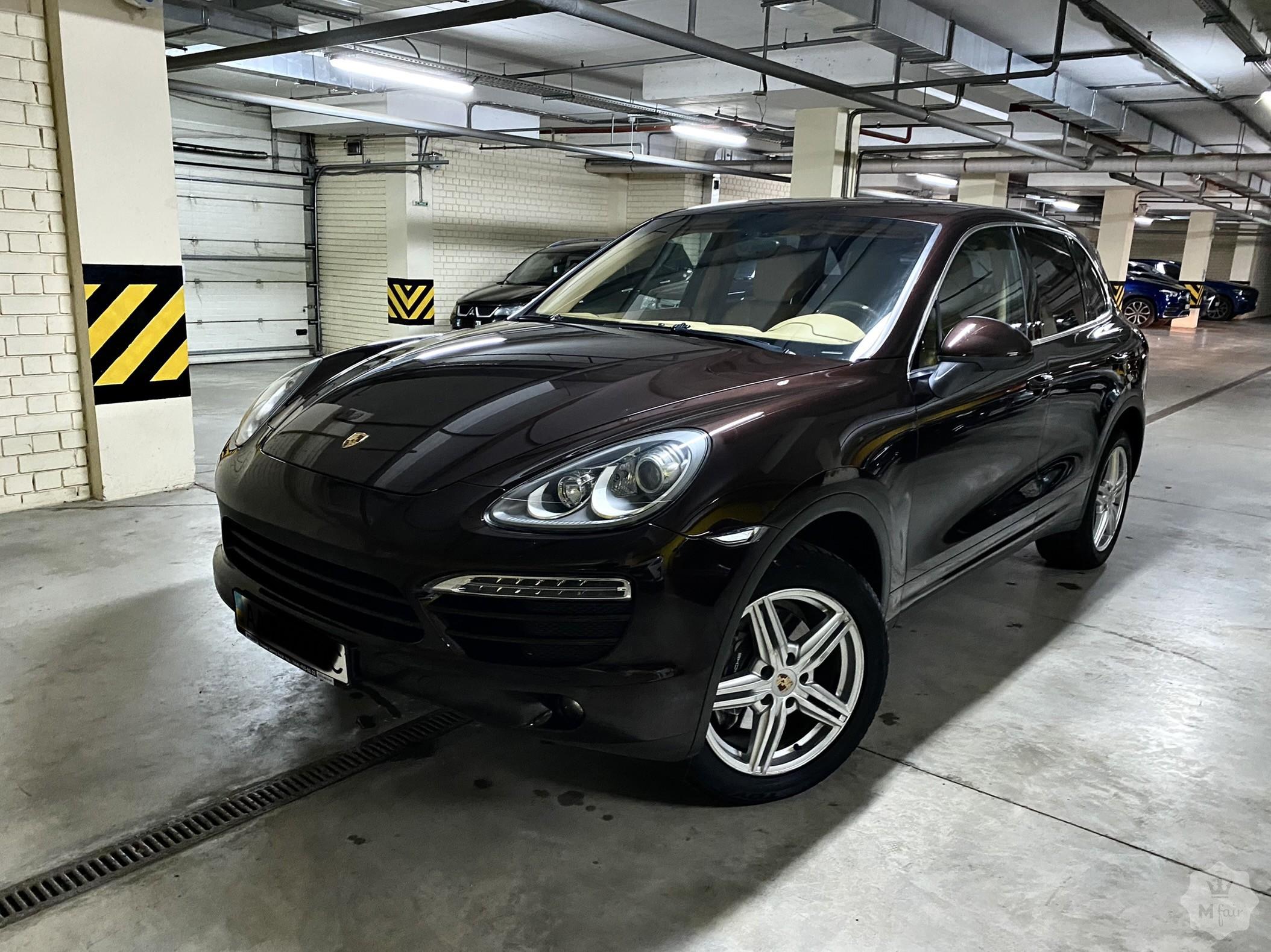 Продажа официального кроссовера Porsche Cayenne '2013 в Киеве