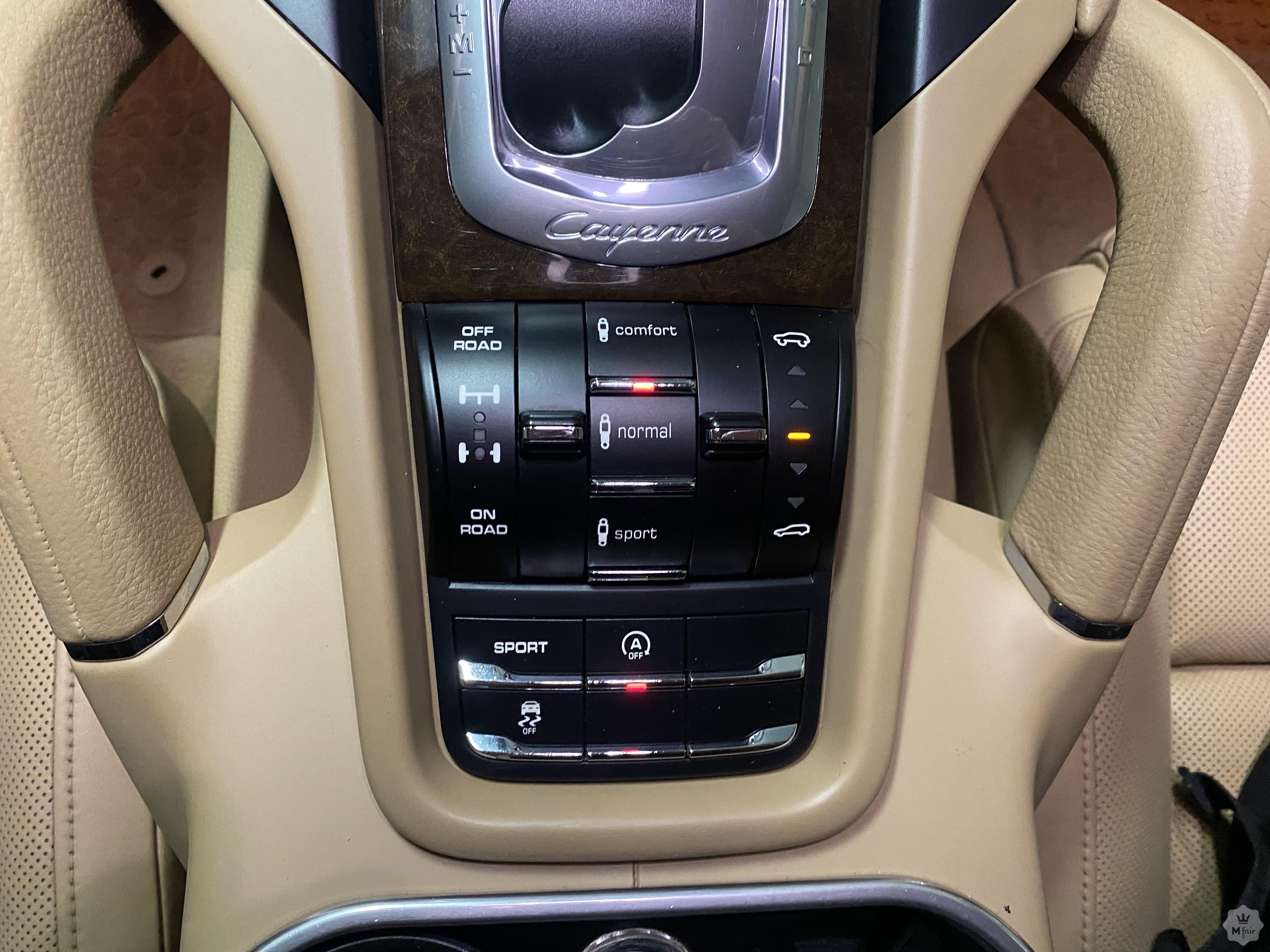 Продажа официального кроссовера Porsche Cayenne '2013 в Киеве