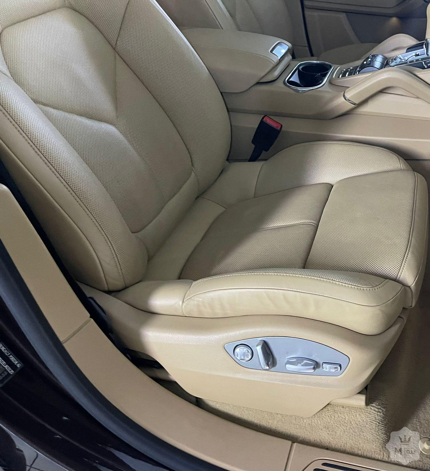 Продажа официального кроссовера Porsche Cayenne '2013 в Киеве