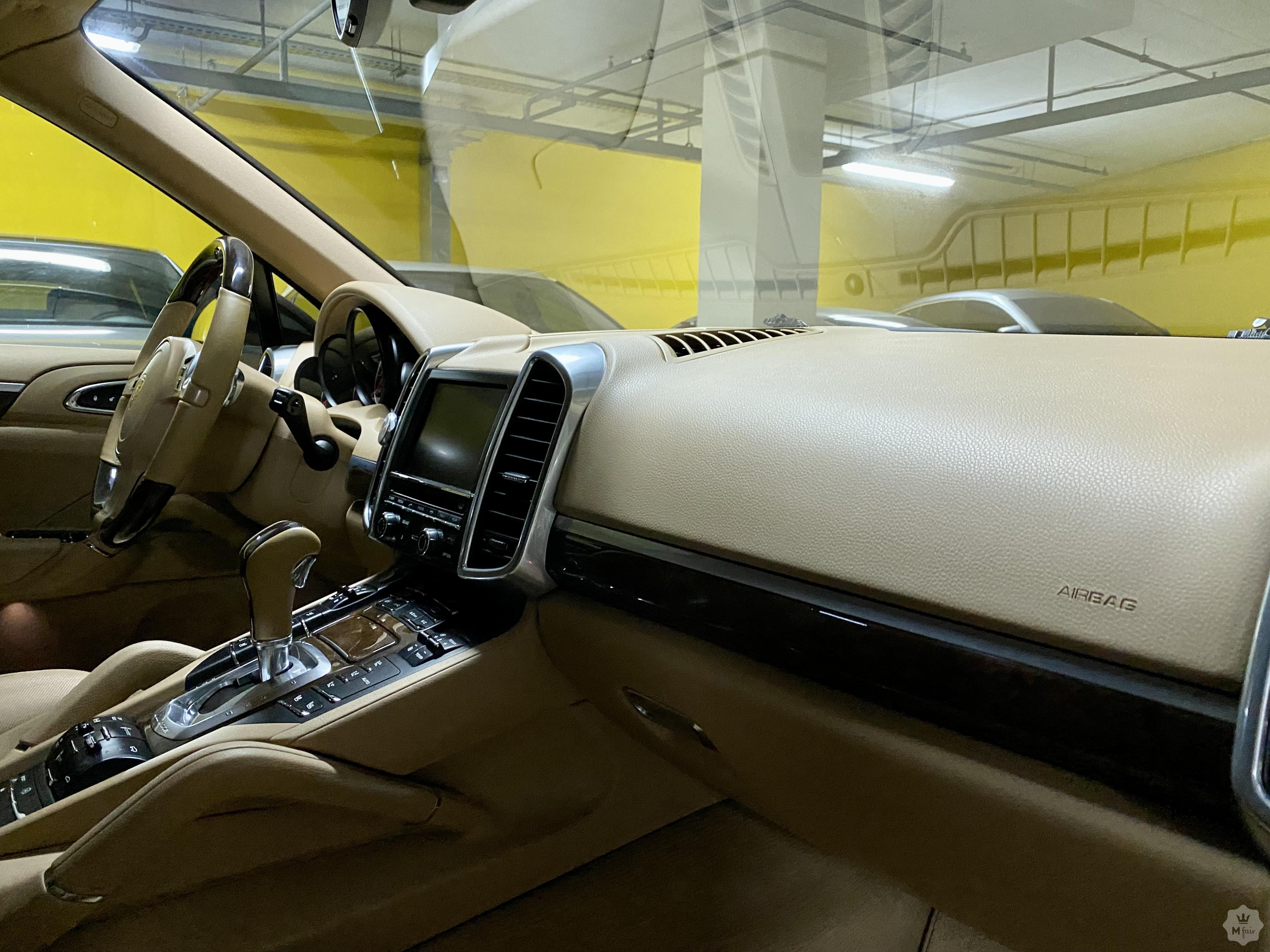 Продажа официального кроссовера Porsche Cayenne '2013 в Киеве