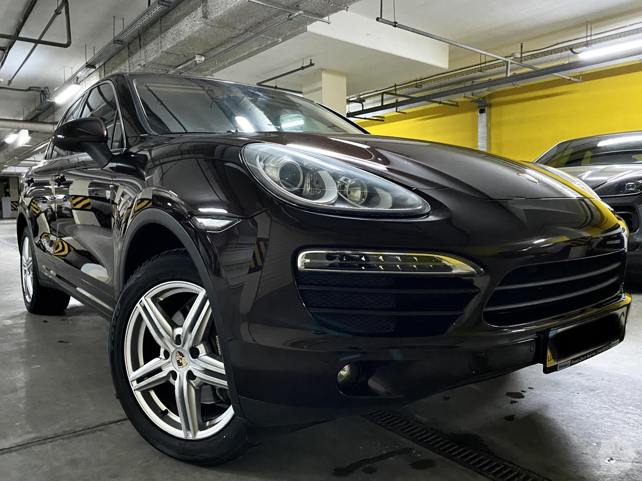 Продажа официального кроссовера Porsche Cayenne '2013 в Киеве