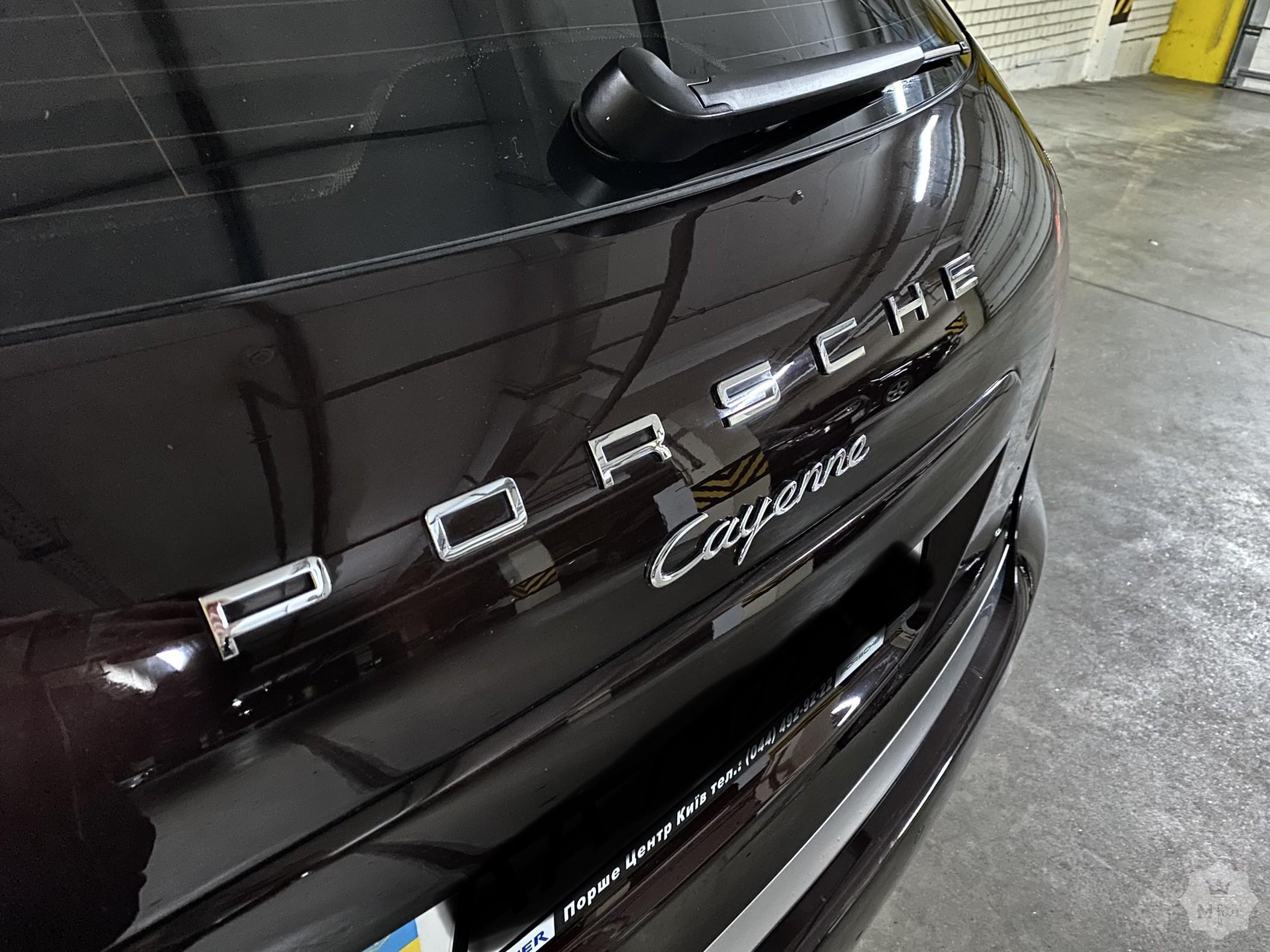 Продажа официального кроссовера Porsche Cayenne '2013 в Киеве