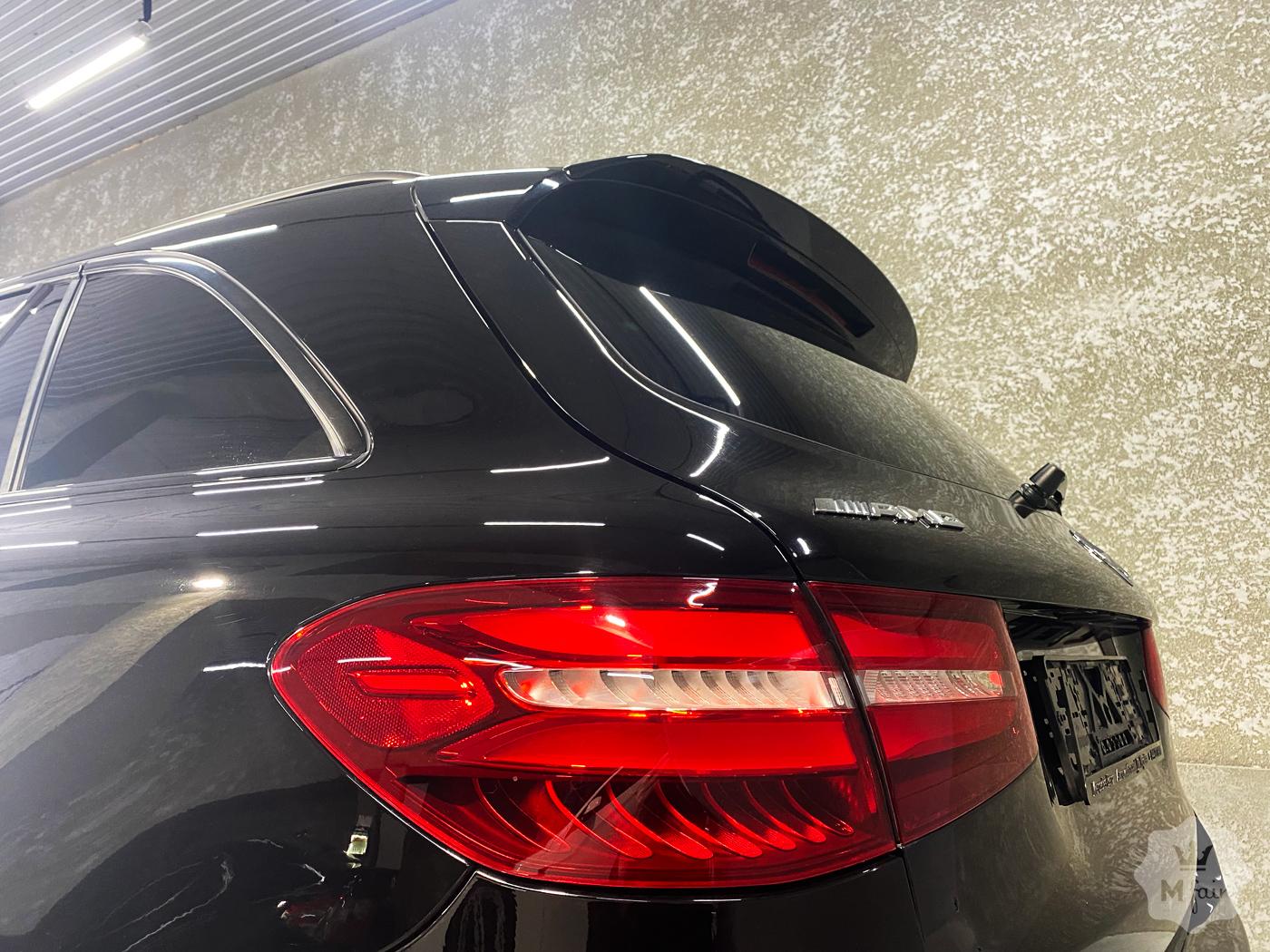 Продажа заряженного кроссовера Mercedes-Benz GLC 63 AMG '2018 в Киеве