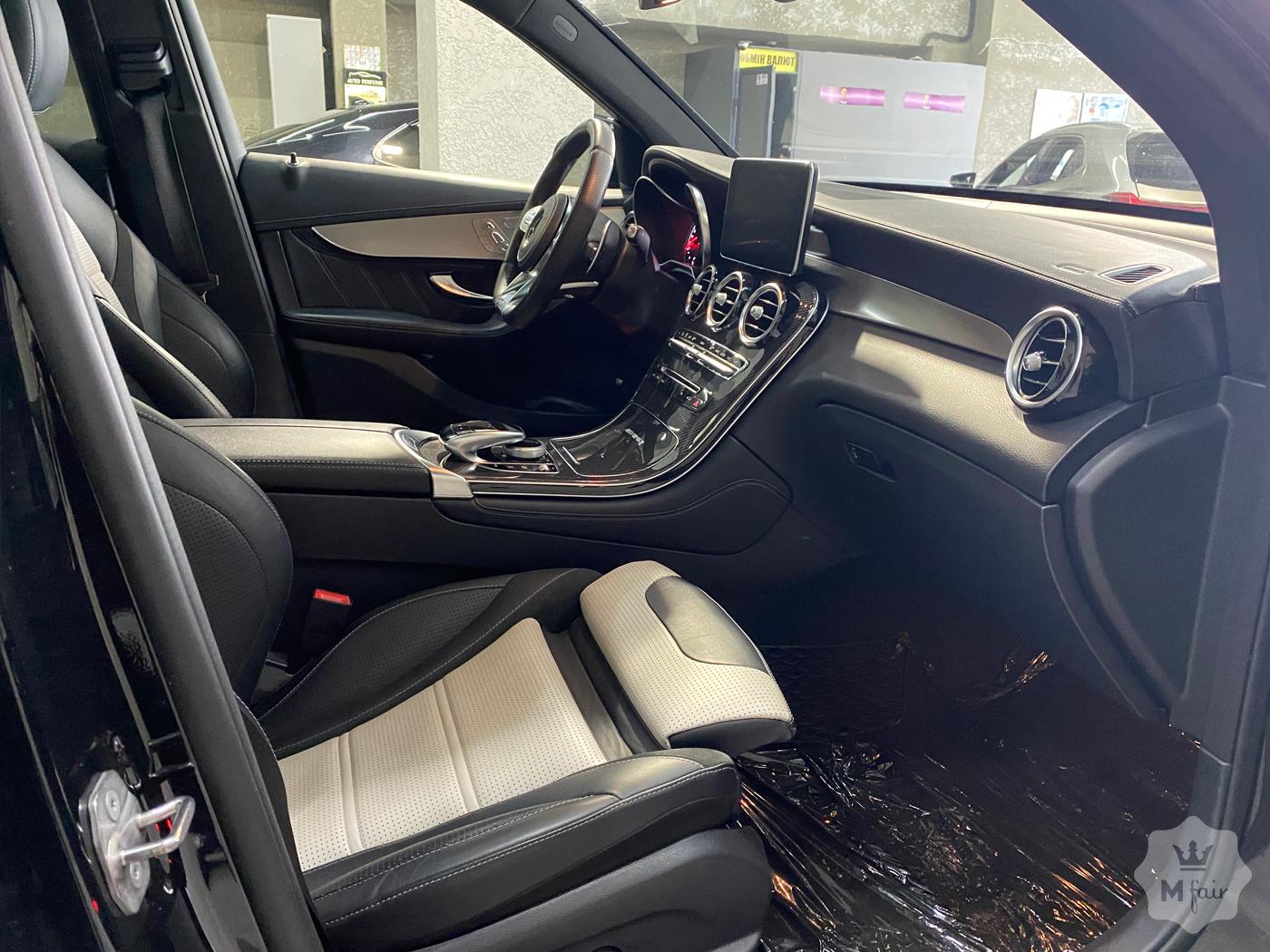 Продажа заряженного кроссовера Mercedes-Benz GLC 63 AMG '2018 в Киеве