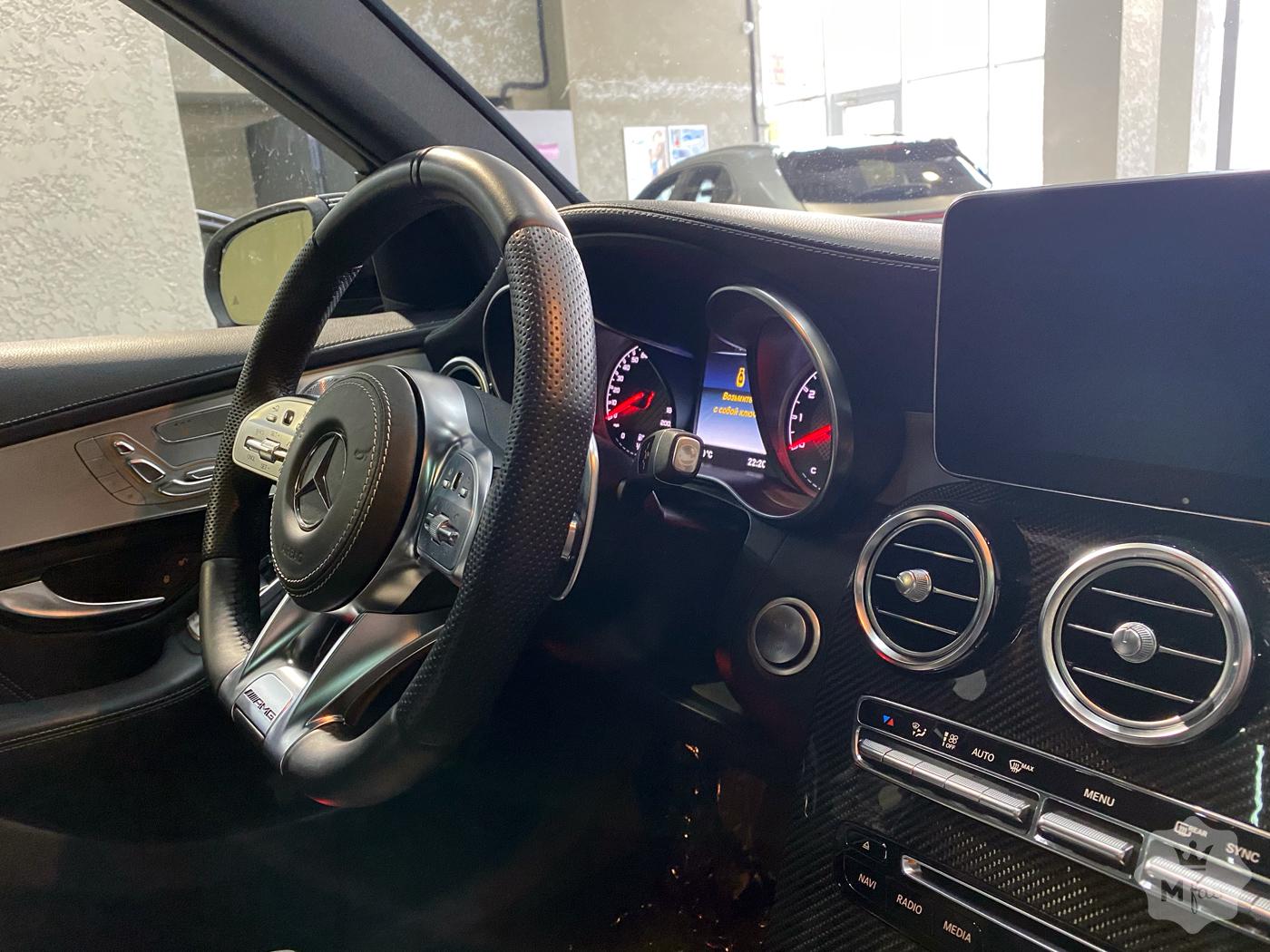 Продажа заряженного кроссовера Mercedes-Benz GLC 63 AMG '2018 в Киеве