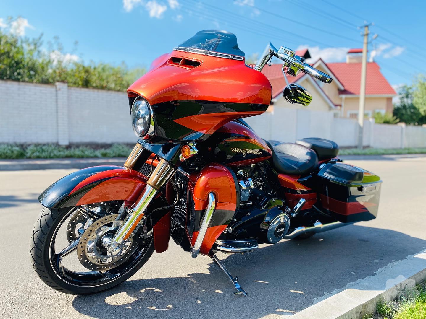 Продажа оригинального Harley Davidson Street Glide CVO 114 inch. M8 '2017 в Киеве