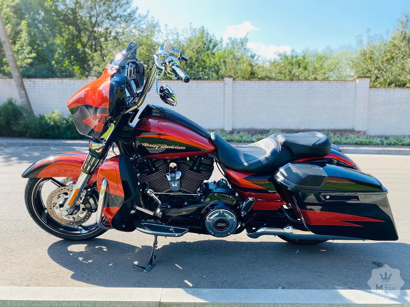 Продажа оригинального Harley Davidson Street Glide CVO 114 inch. M8 '2017 в Киеве
