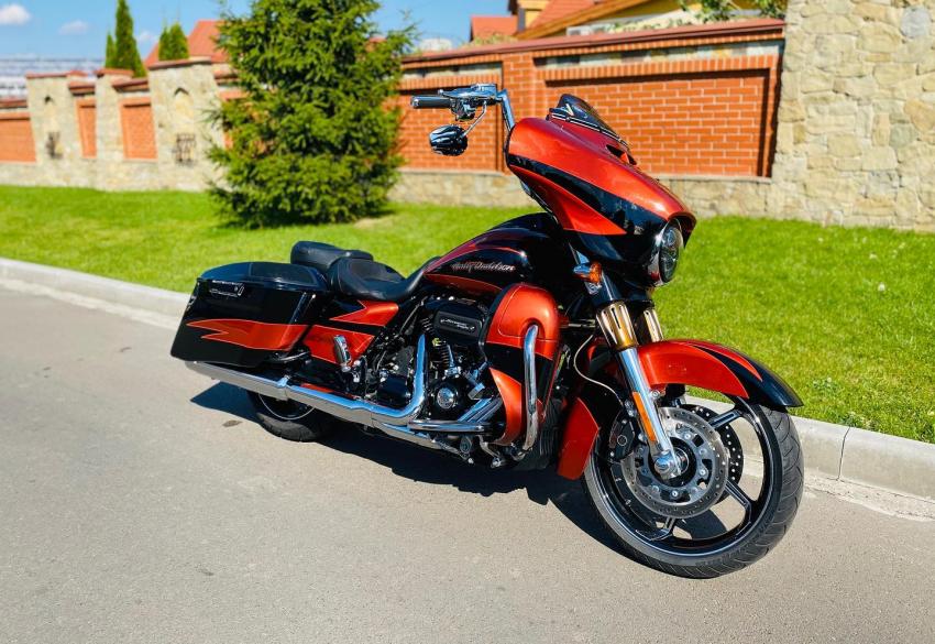 Продажа оригинального Harley Davidson Street Glide CVO 114 inch. M8 '2017 в Киеве