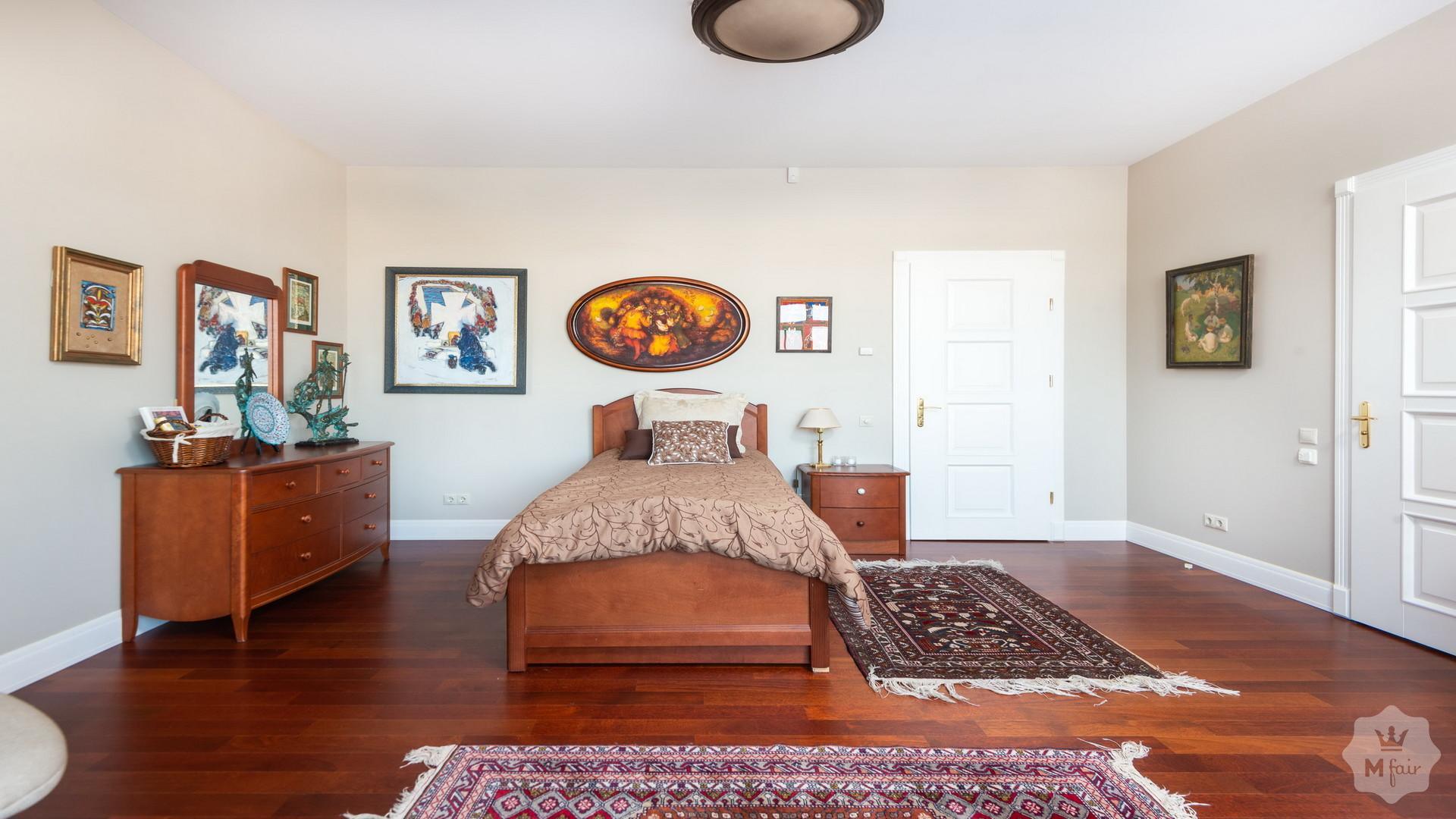 Продажа домовладения в селе Лесники на Замковой горе под Киевом