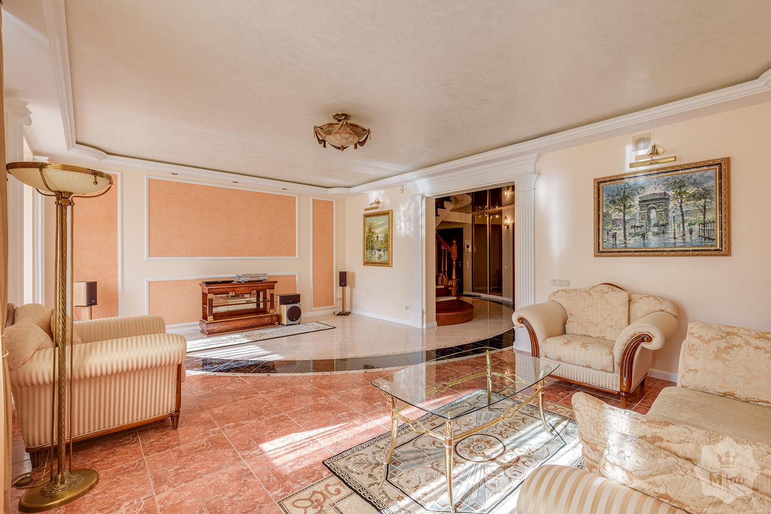 Продажа двухуровневой квартиры с ремонтом в Киеве на Подоле