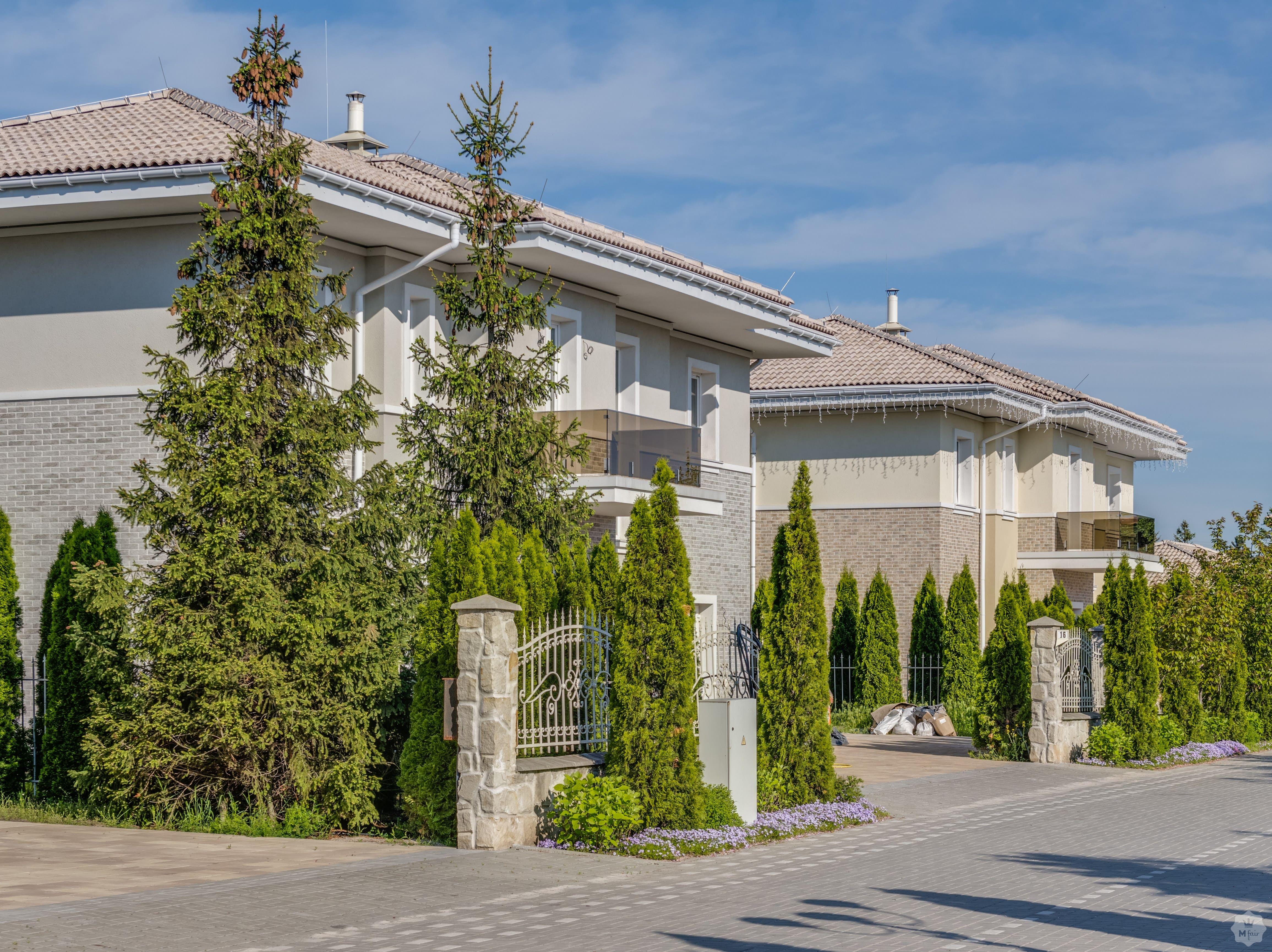 Продажа дома под Киевом в коттеджном городке Золоче прованс