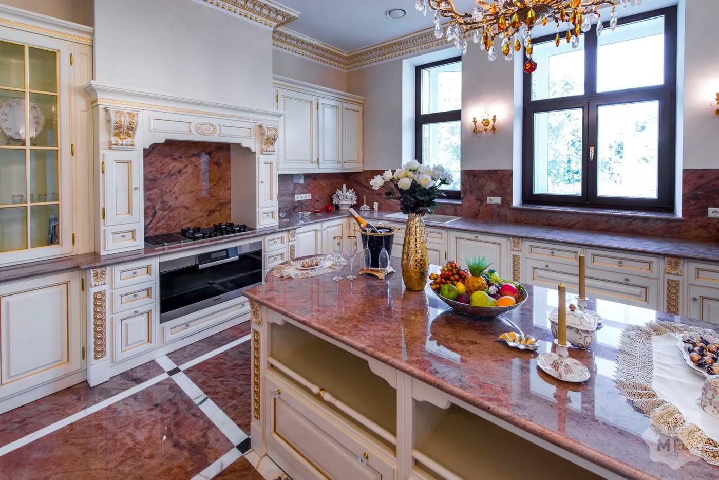 Продажа роскошного особняка на Печерских холмах с панорамным видом на Киев