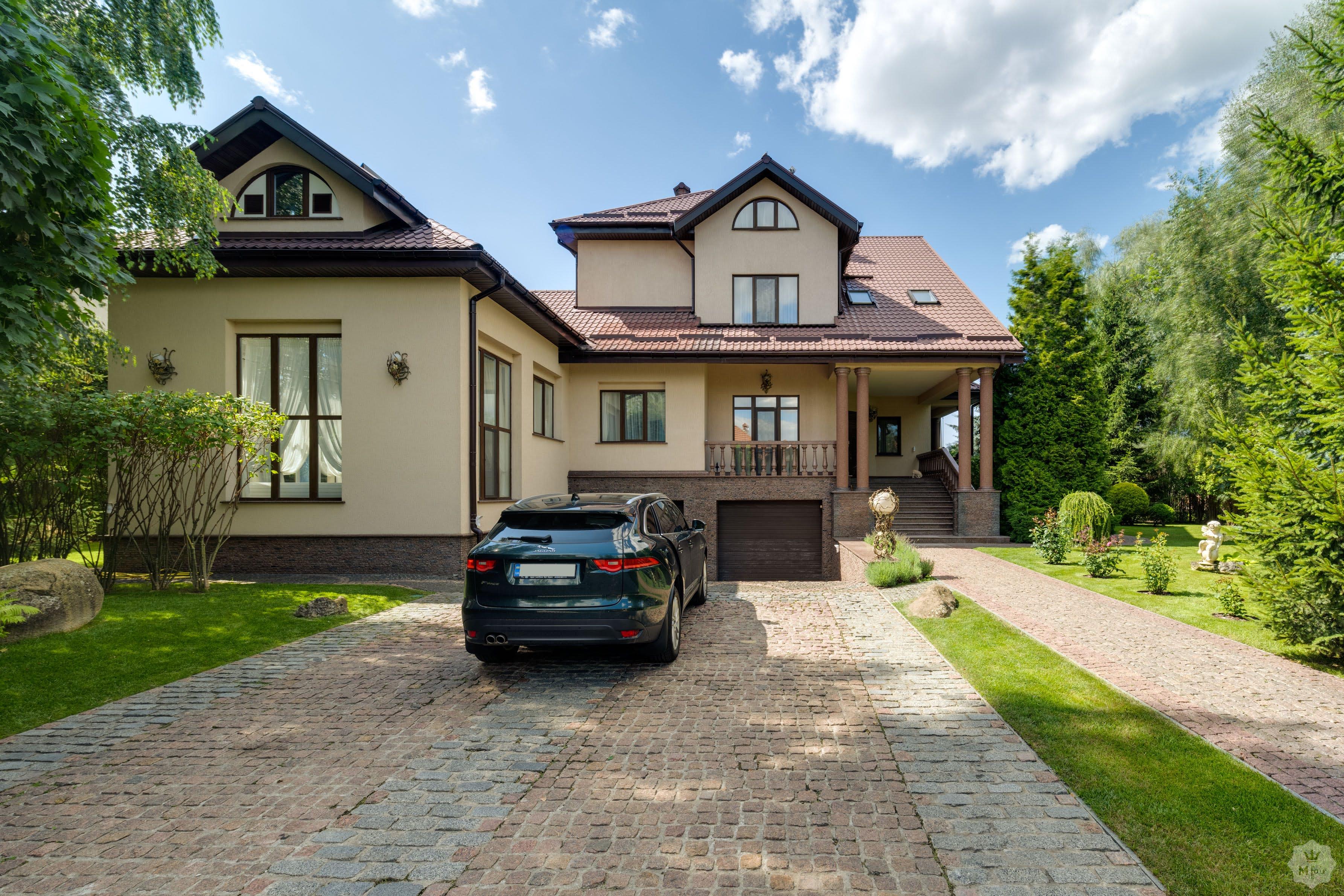 Продажа дома под Киевом в коттеджном городке Золоче