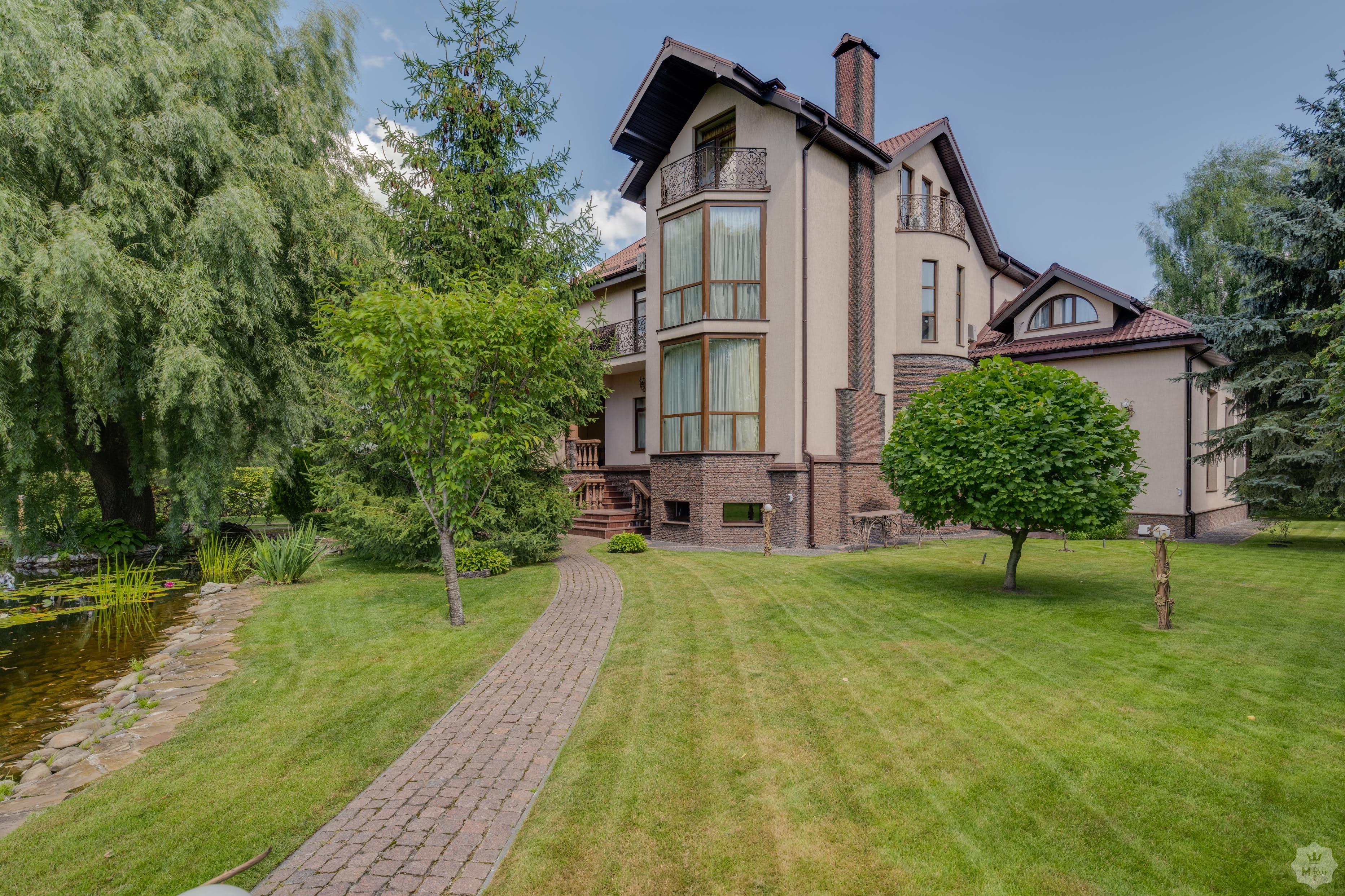 Продажа дома под Киевом в коттеджном городке Золоче