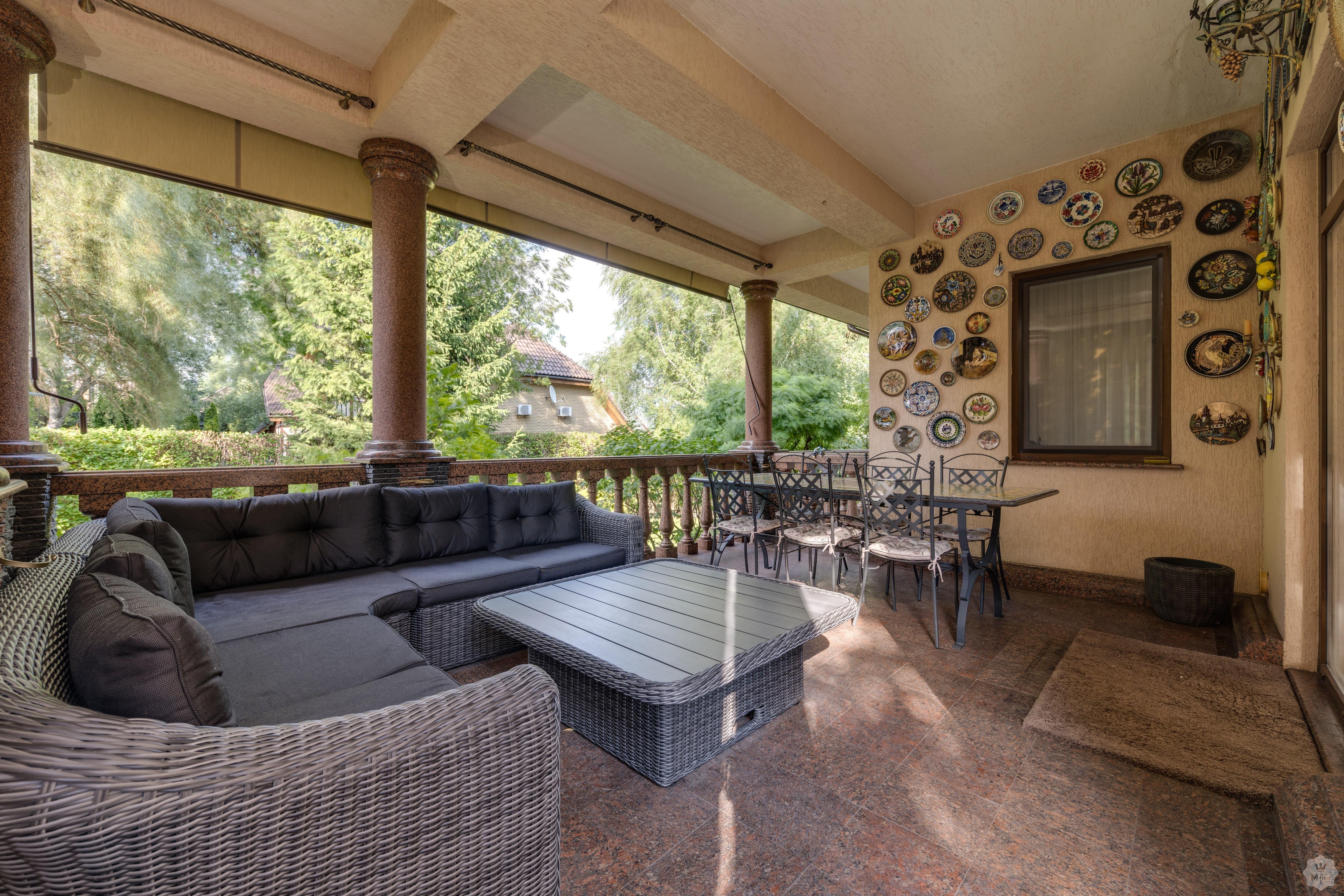 Продажа дома под Киевом в коттеджном городке Золоче